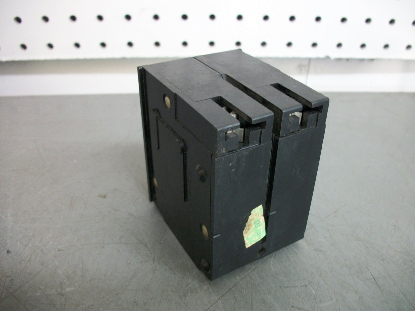 CROUSE-HINDS MP CIRCUIT BREAKER MP230 30AMP 240VOLT 2POLE