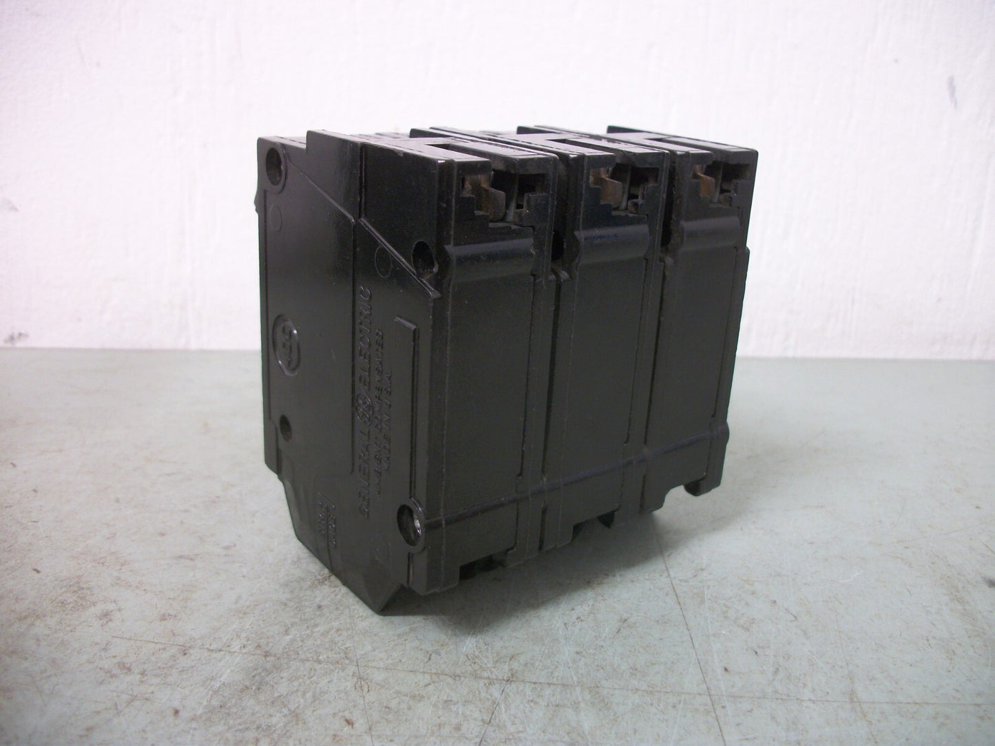 GE THQL CIRCUIT BREAKER THQL32100 100AMP 240VOLT 3POLE OLD