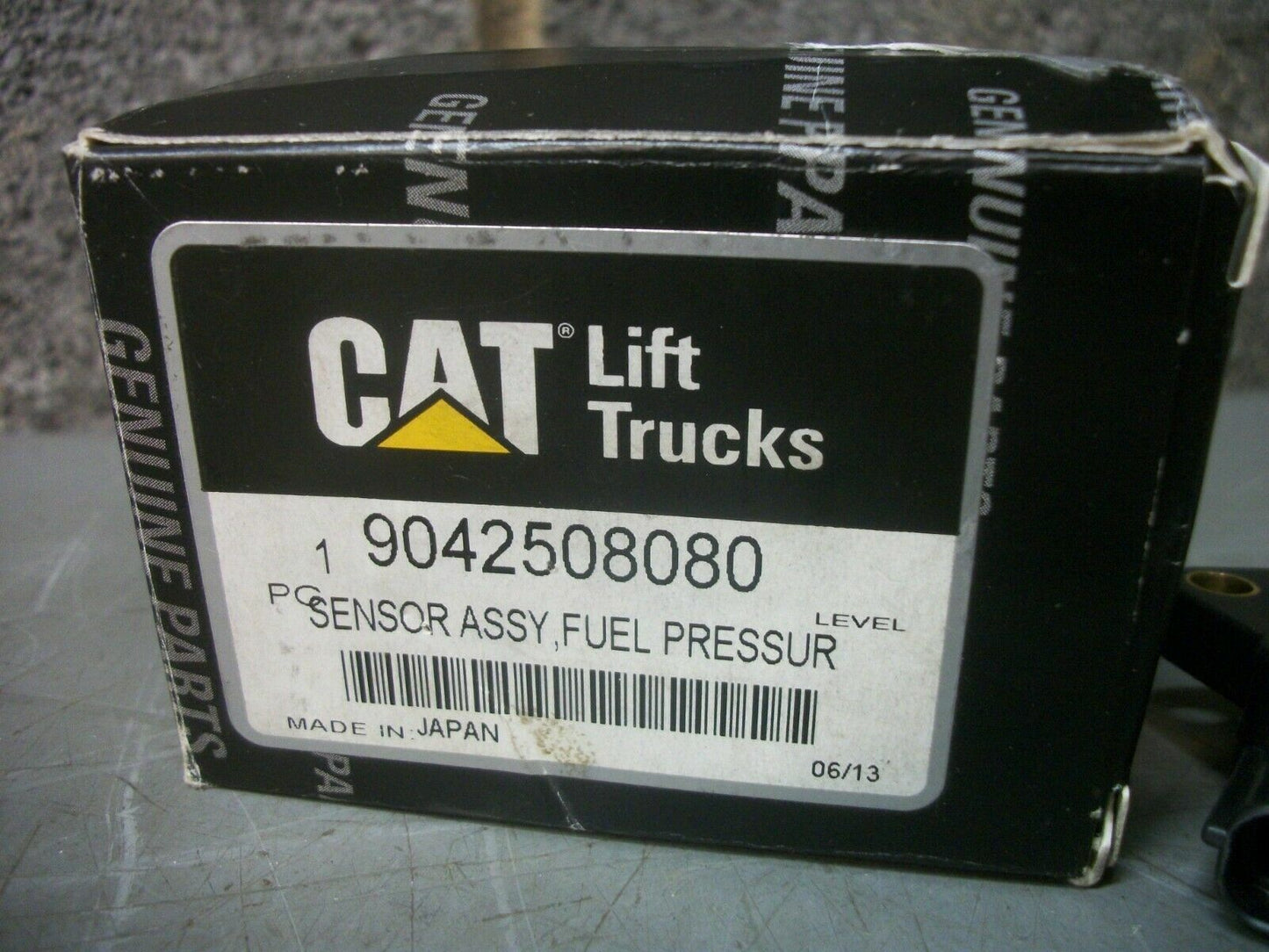CAT FUEL PRESSURE SENSOR 9042508080 NIB