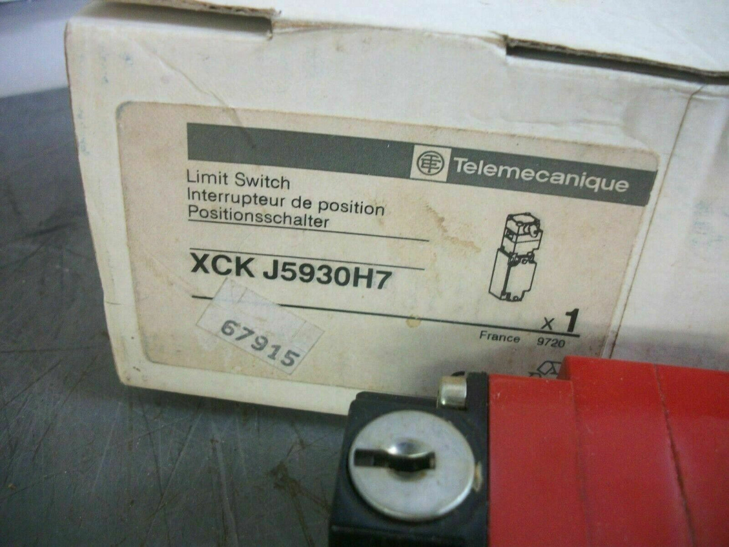 TELEMECANIQUE KEY OPERATED LIMIT SWITCH XCK-J5930H7 NIB
