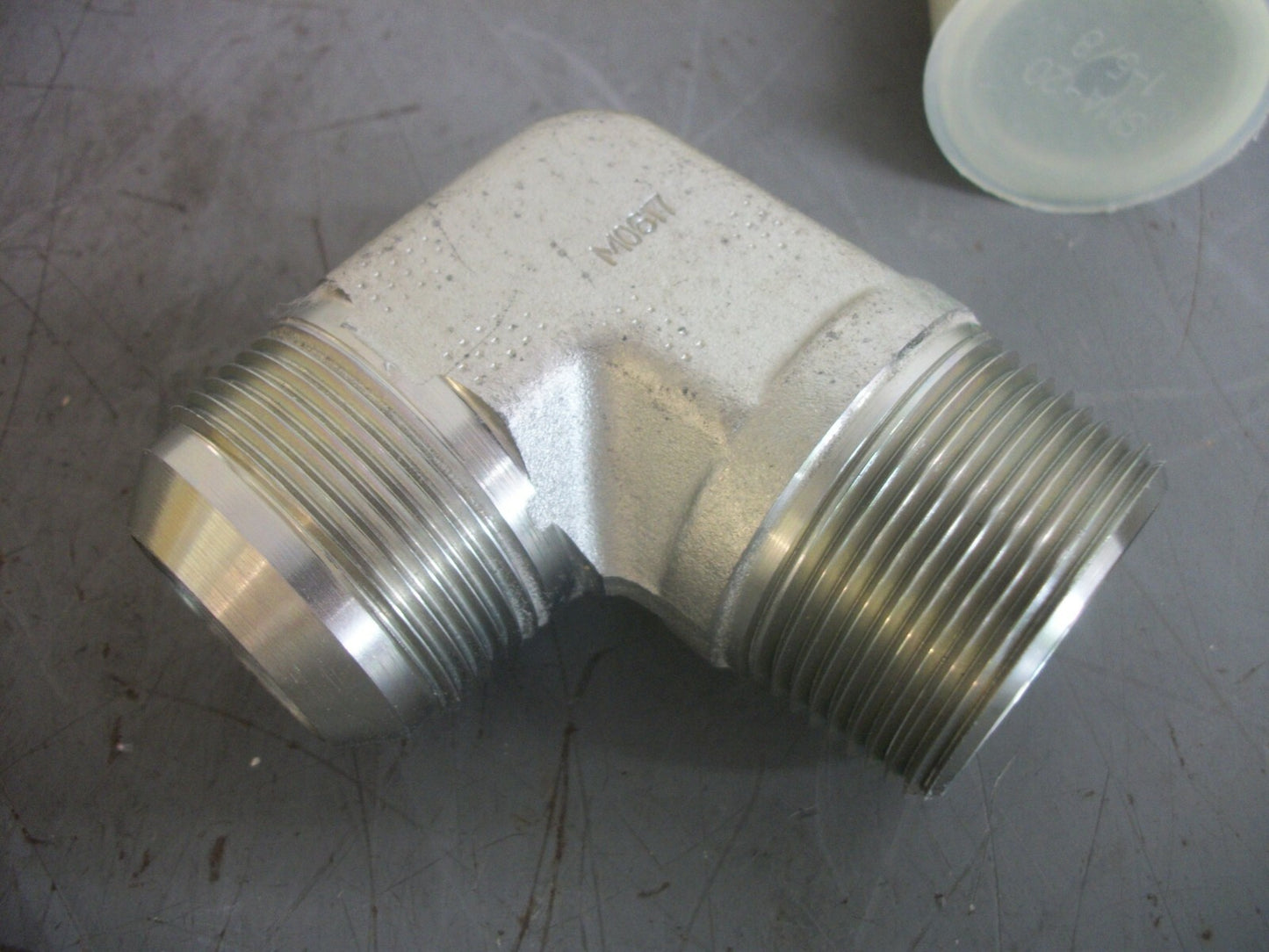 PARKER LOT OF 6 1-5/8" 90 DEG ELBOW CONNECTORS P0-140 NOB