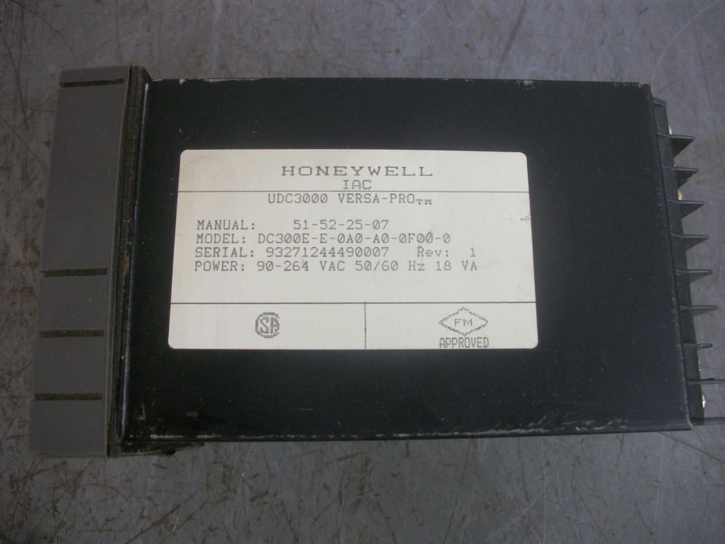 HONEYWELL UDC3000 VERSA-PRO TEMPERATURE CONTROLLER DC300E-E-0A0-A0-0F00-0