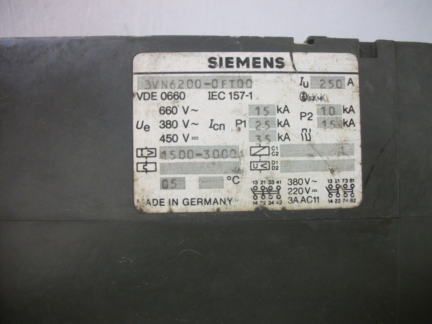 SIEMENS 3VN6 CIRCUIT BREAKER 3VN6200-0FT00 250AMP 660VOLT 3POLE