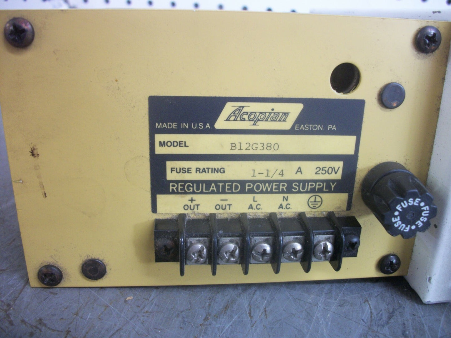 ACOPIAN REGULATED POWER SUPPLY B12G380 1-1/4AMP 250VOLT