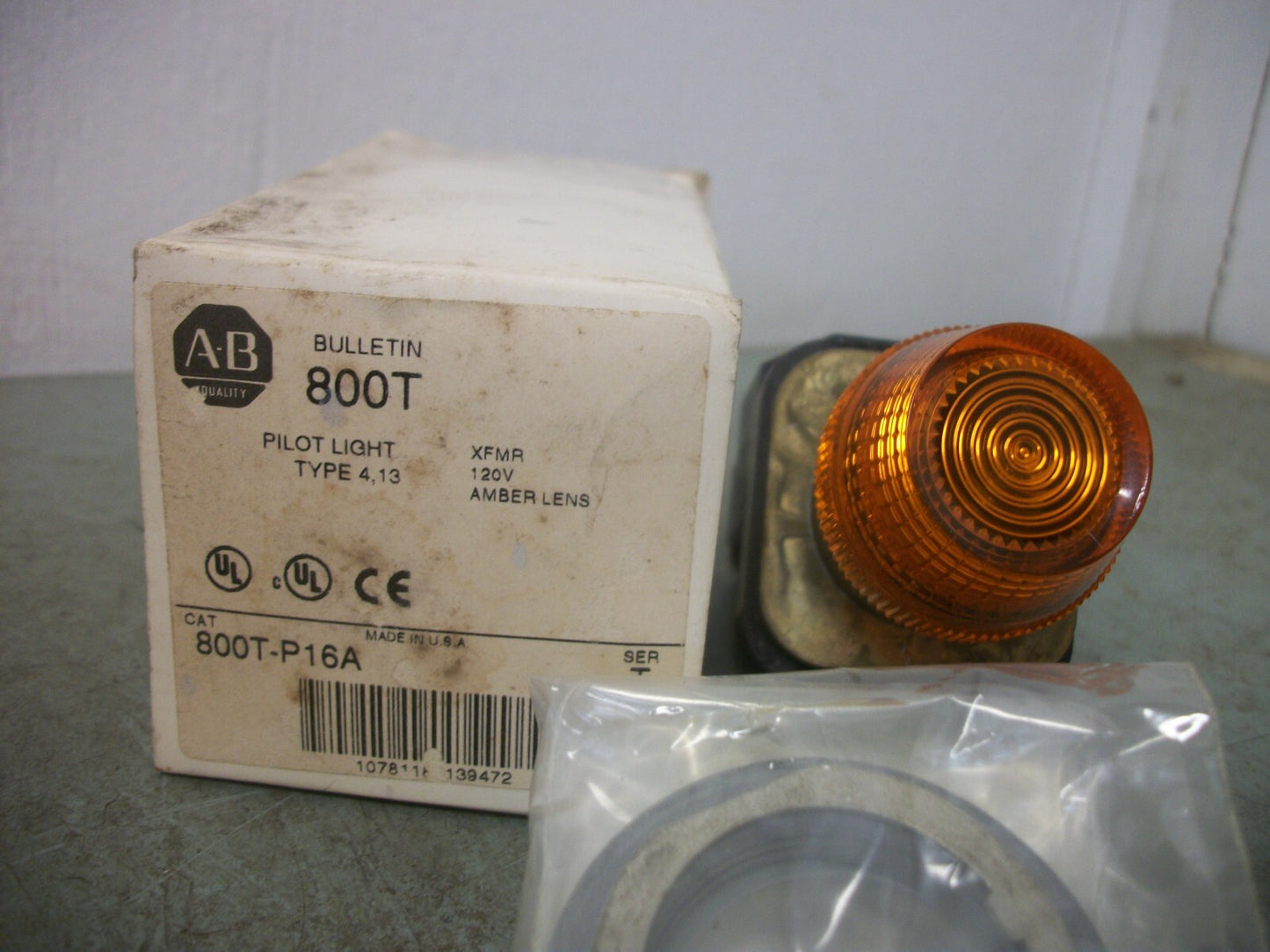 ALLEN-BRADLEY AMBER PILOT INDICATOR LIGHT 800T-P16A 120VOLT NIB