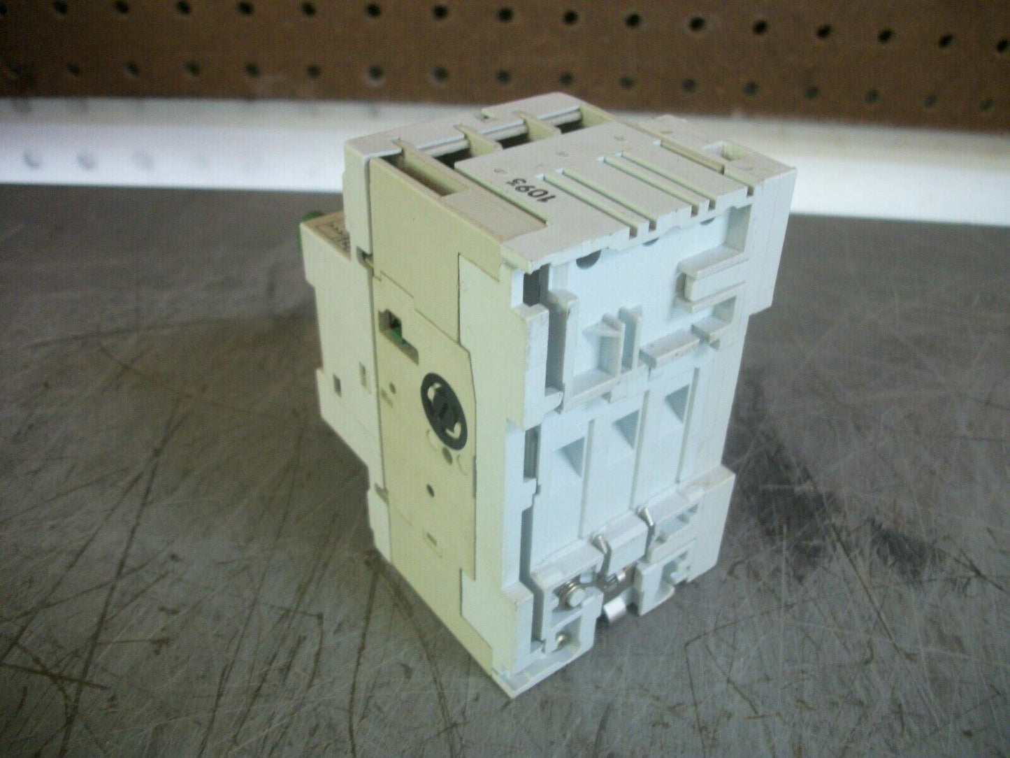ALLEN-BRADLEY MOTOR CIRCUIT BREAKER 140-MN-0100 0.63-1AMP 600VOLT 3POLE