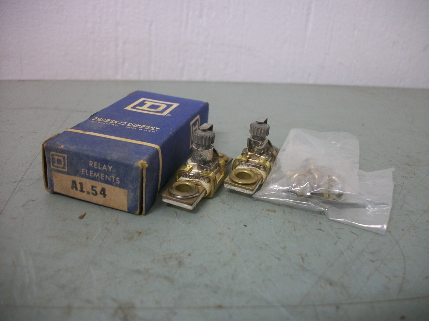 SQUARE D BOX OF 2 OVERLOAD RELAY THERMAL HEATERS A1.54 NIB