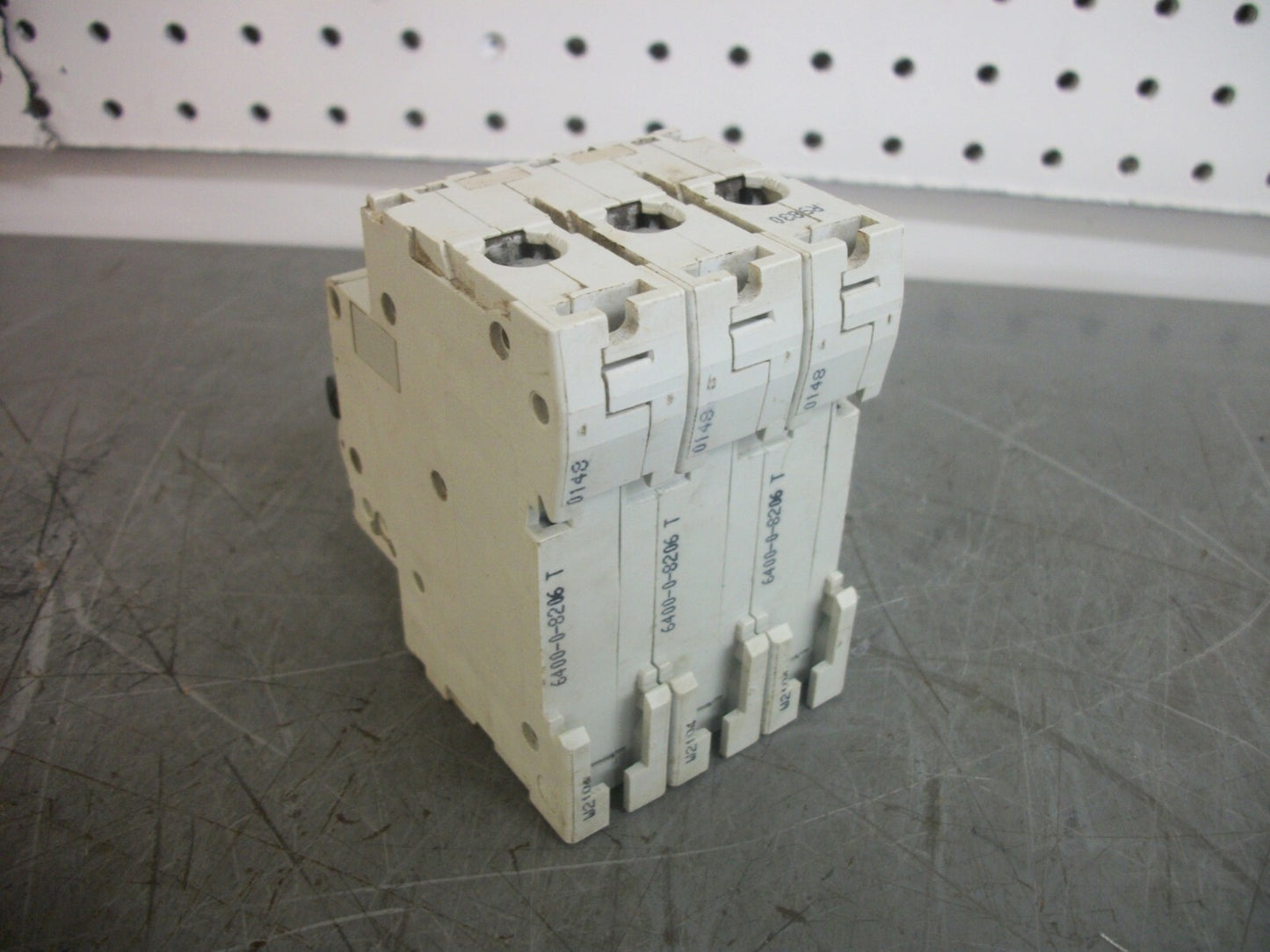 MERLIN GERIN C60N TYPE C MINI CIRCUIT BREAKER MG24471 32AMP 480VOLT 3POLE