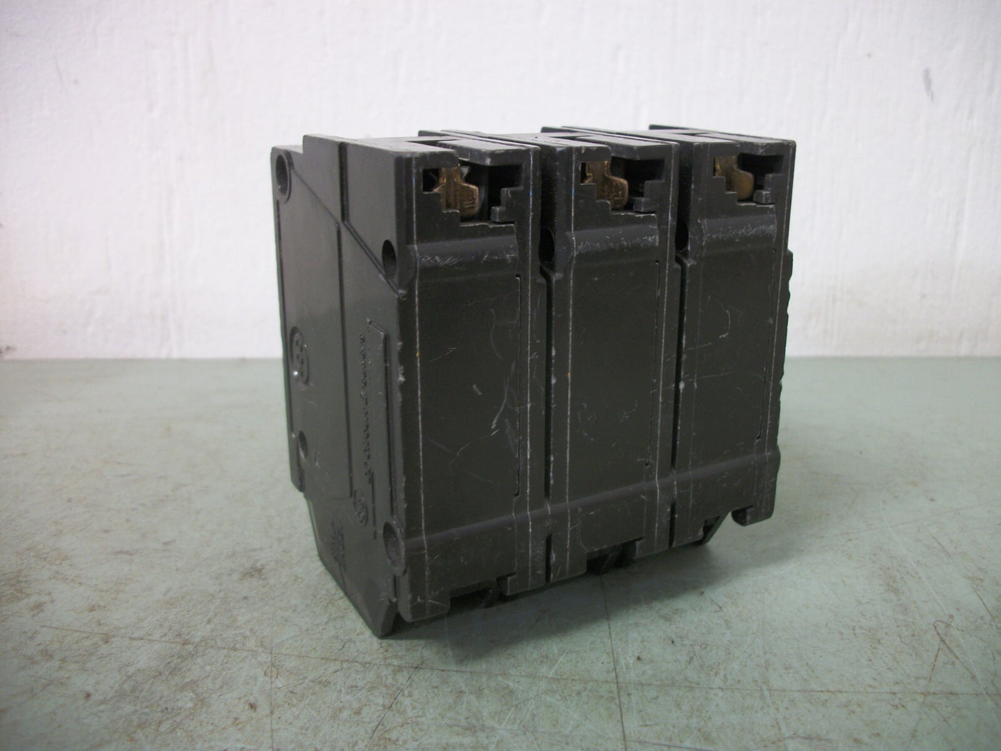 GE THQL CIRCUIT BREAKER THQL32070 70AMP 240VOLT 3POLE