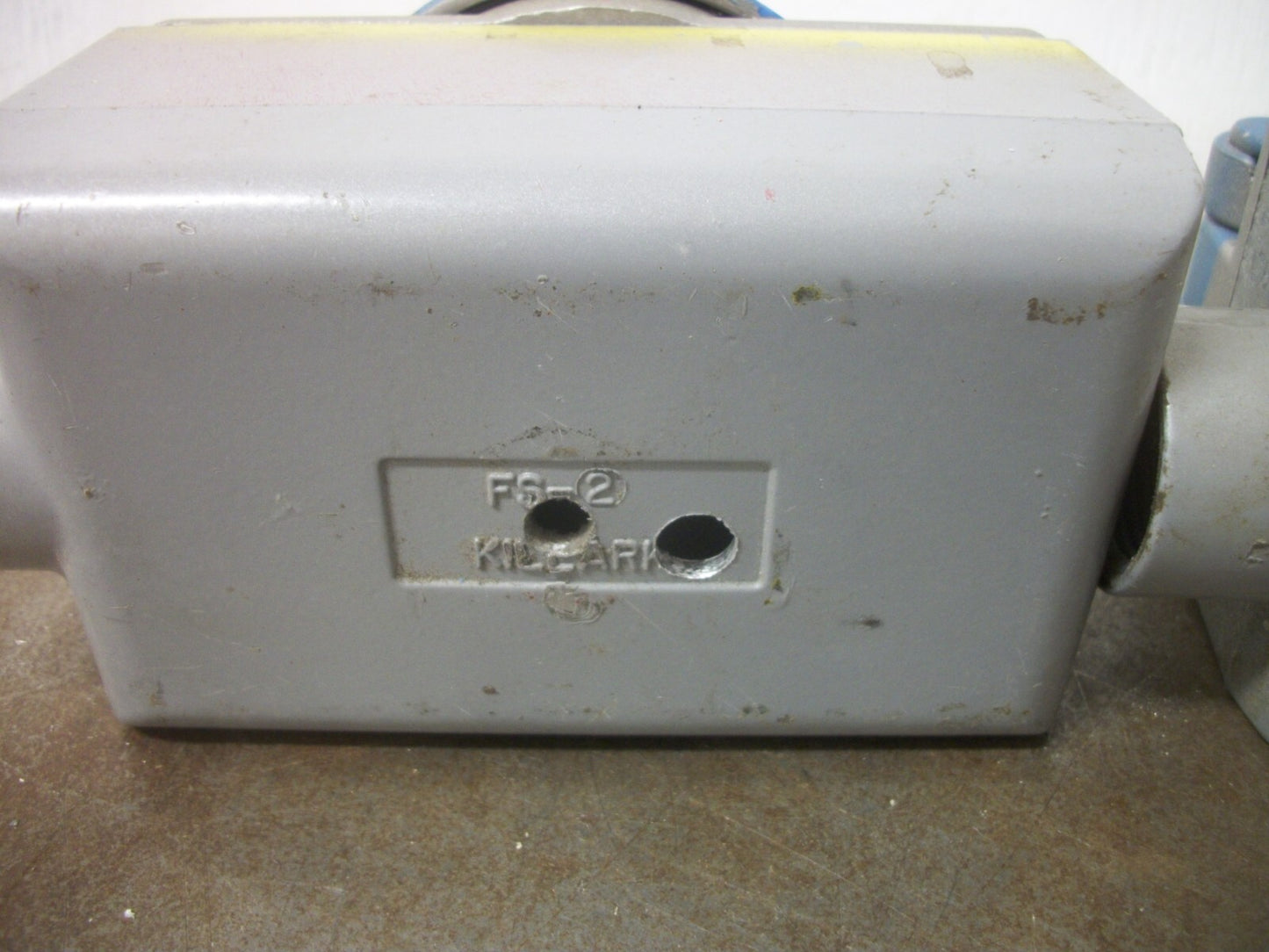 HUBBELL KILLARK LOT OF 2 WEATHERPROOF TWIST-LOCK RECEPTACLE ENCLOSURES FS-2 BLUE