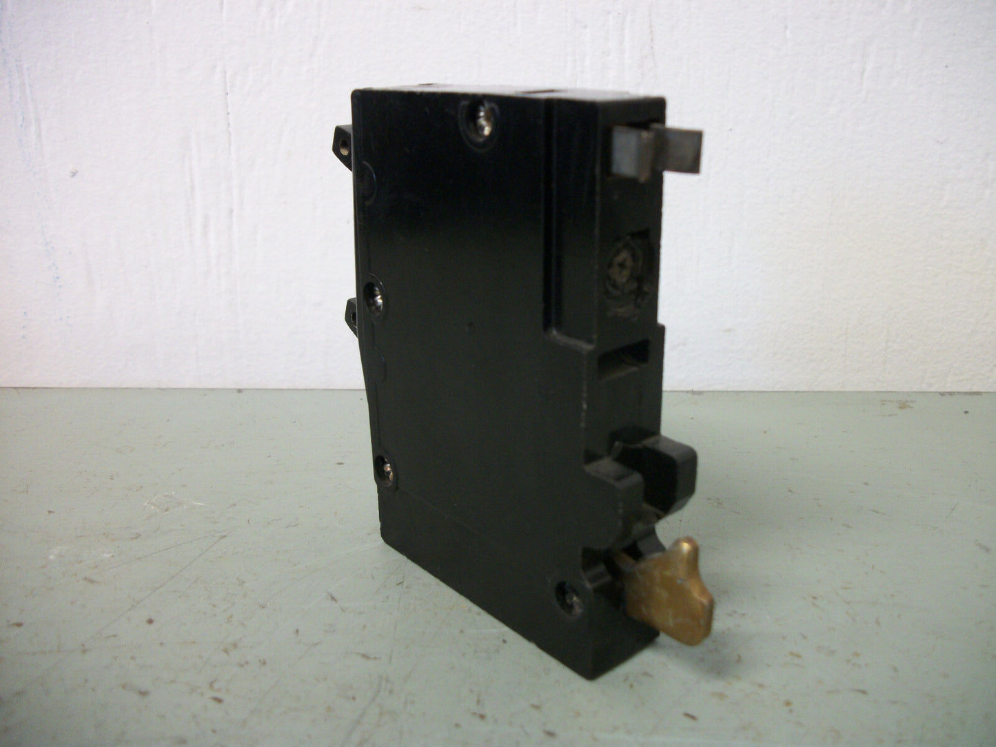 SQUARE D QOT CIRCUIT BREAKER QOT2020 20AMP 240VOLT 2POLE HOOK