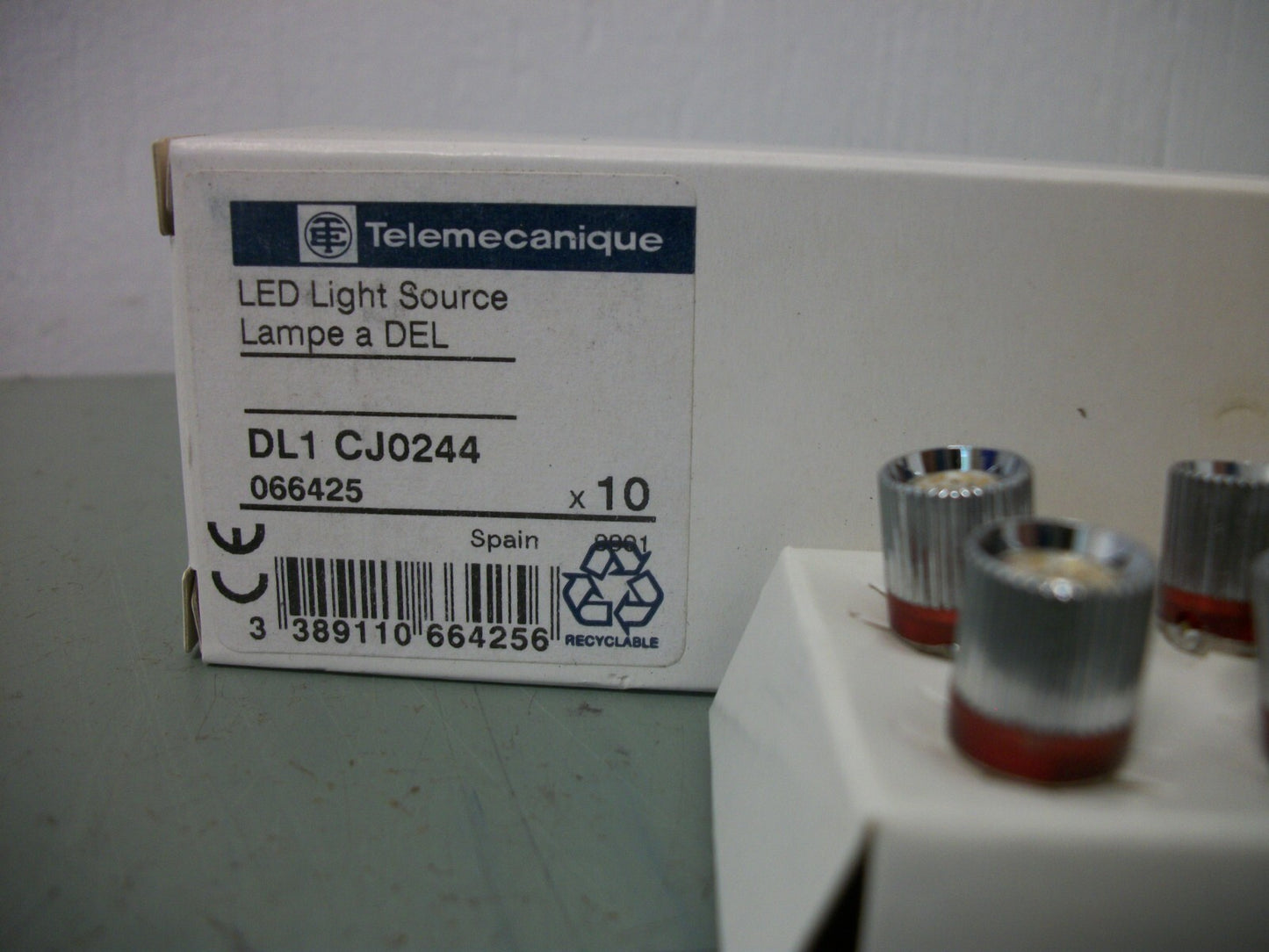 TELEMECANIQUE BOX OF 10 RED LAMPS DL1CJ0244 NIB