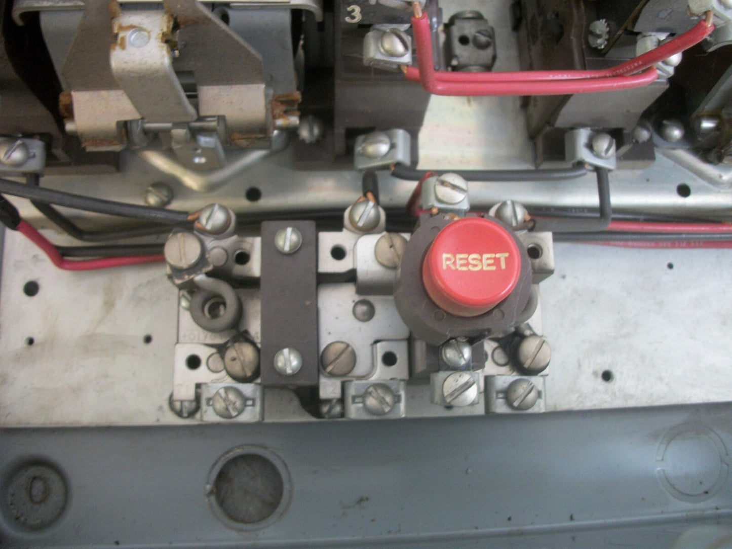 CUTLER-HAMMER 9656H125A ENC SIZE 1 REV CONTACTOR 6-3-3 110VCOIL 3PH 550VOLT 10HP