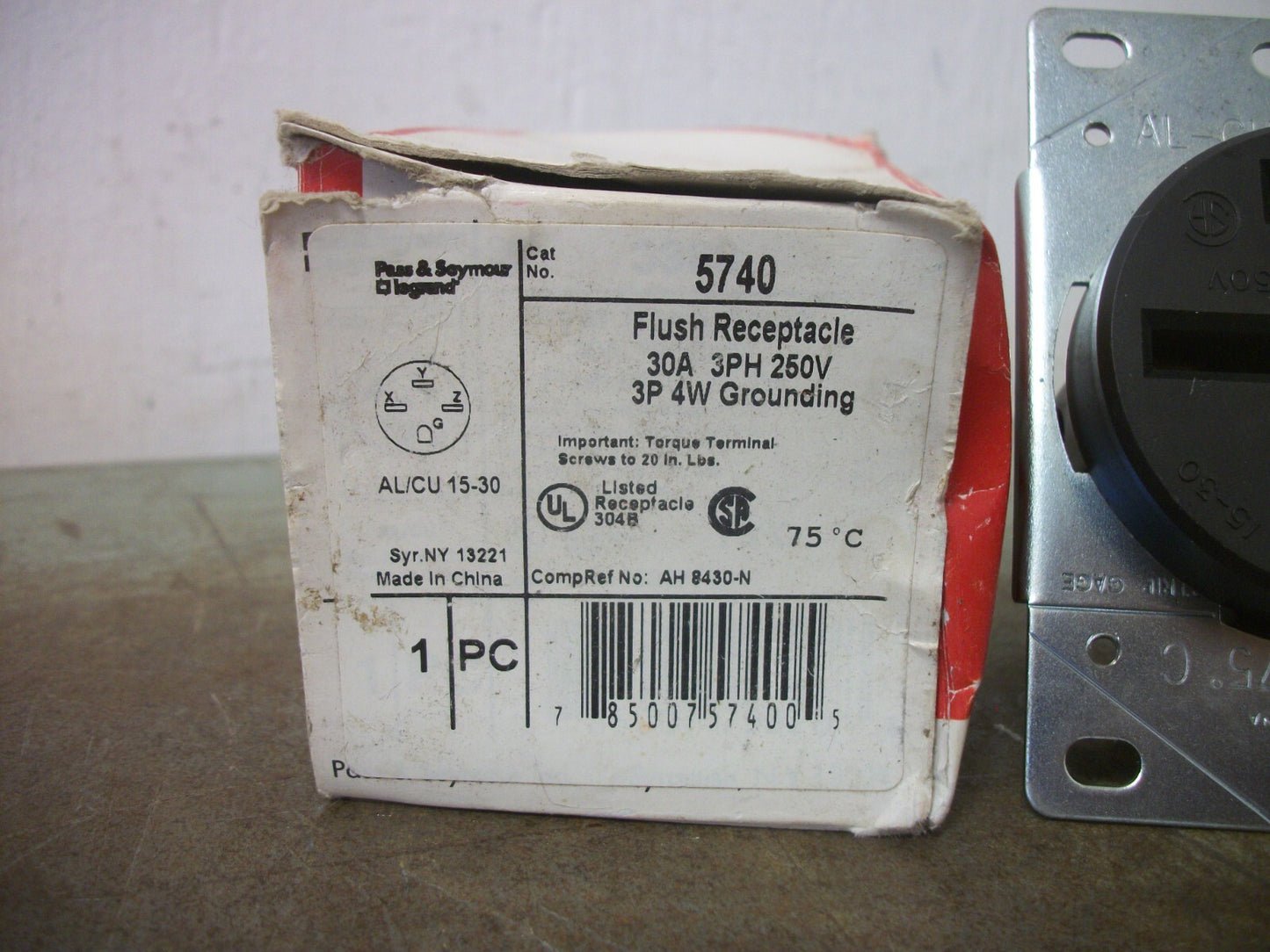 PASS & SEYMOUR FLUSH RECEPTACLE 5740 30AMP 250VOLT 3PH 3P 4W GRND NIB