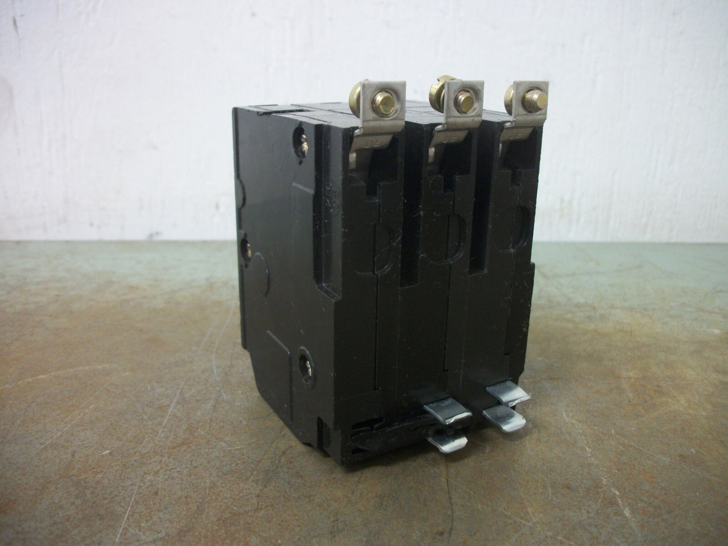 SQUARE D QOB CIRCUIT BREAKER QOB340 40AMP 240VOLT 3POLE
