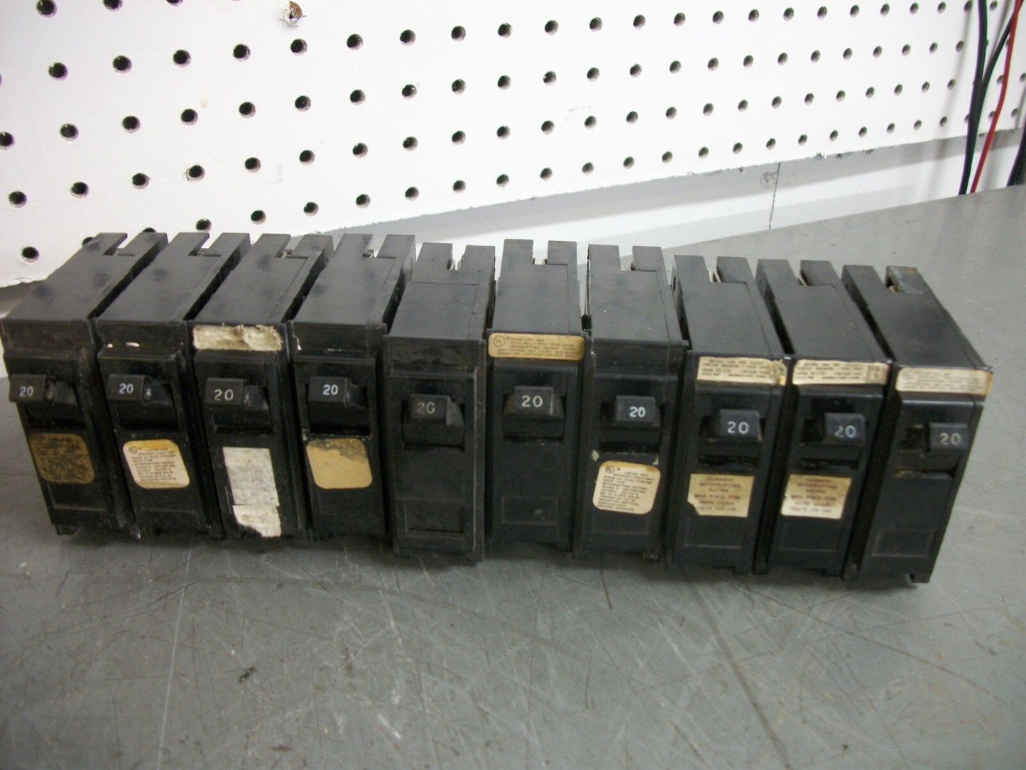 CROUSE-HINDS MURRAY ARROW HART LOT OF 30 MP CIRCUIT BREAKERS MP120 20A 240V 1P