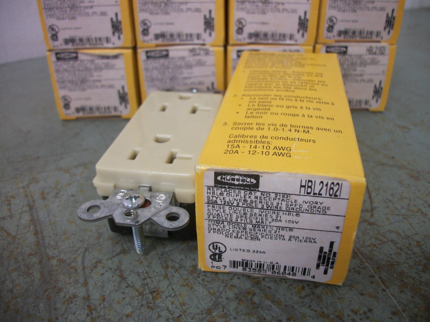 HUBBELL LOT OF 11 IVORY DUPLEX RECEPTACLES HBL2162I 20AMP 125VOLT 2P 3W NIB