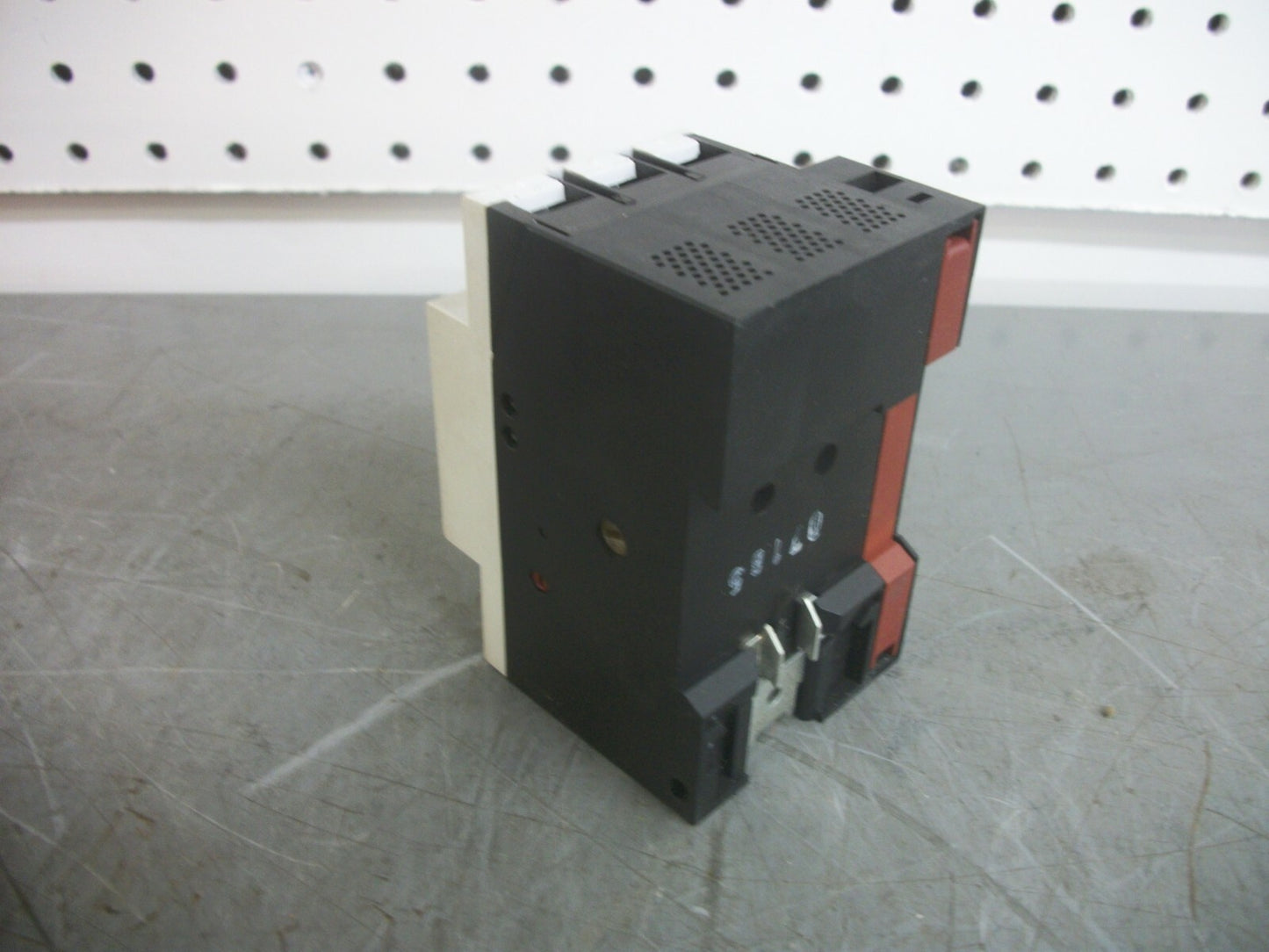 SIEMENS MOTOR PROTECTOR CIRCUIT BREAKER 3VU1300-1MH00 1.6-2.4AMP