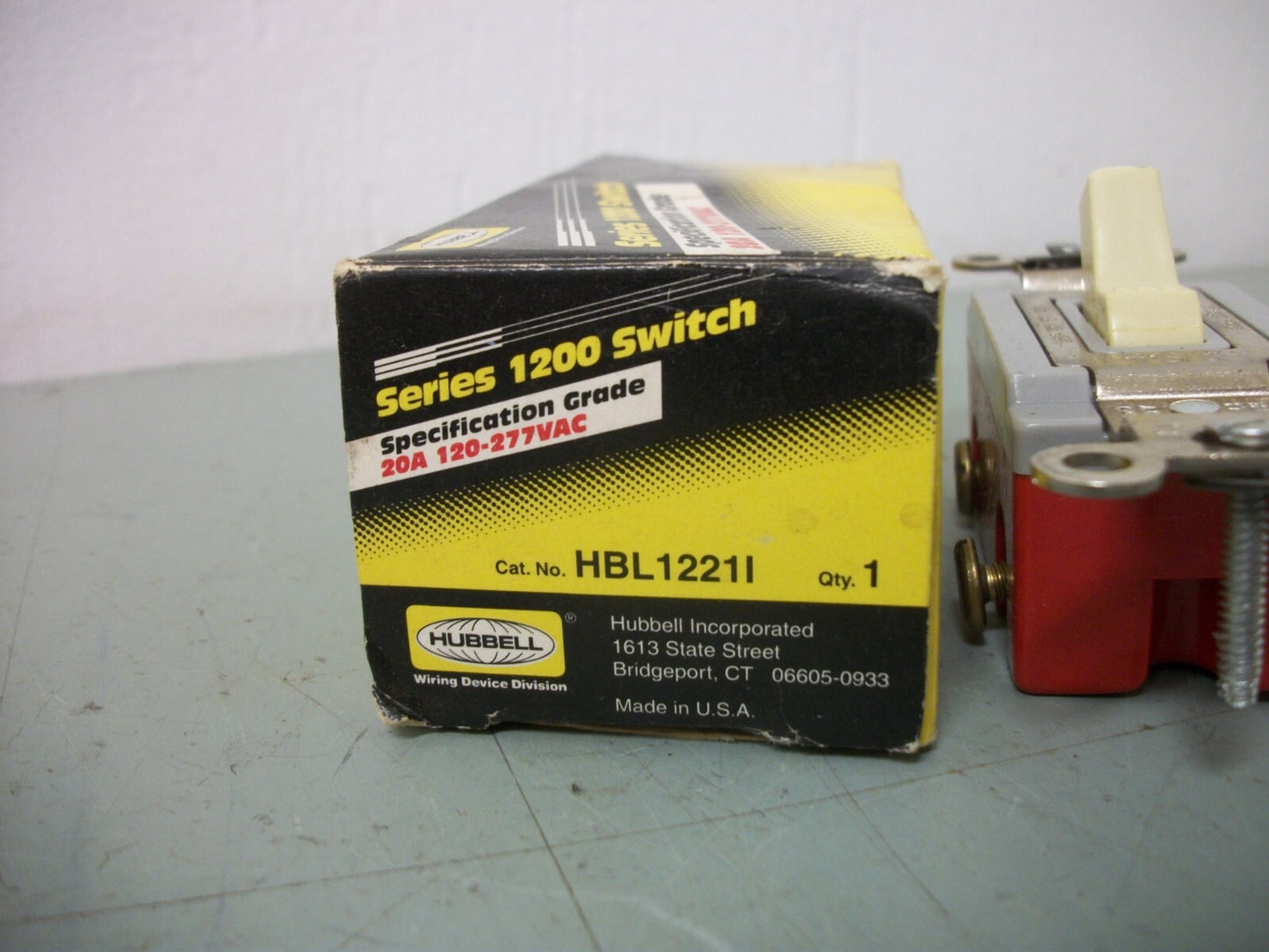 HUBBELL SPEC GRADE IVORY TOGGLE SWITCH HBL1221I 20AMP 120/277VOLT NIB