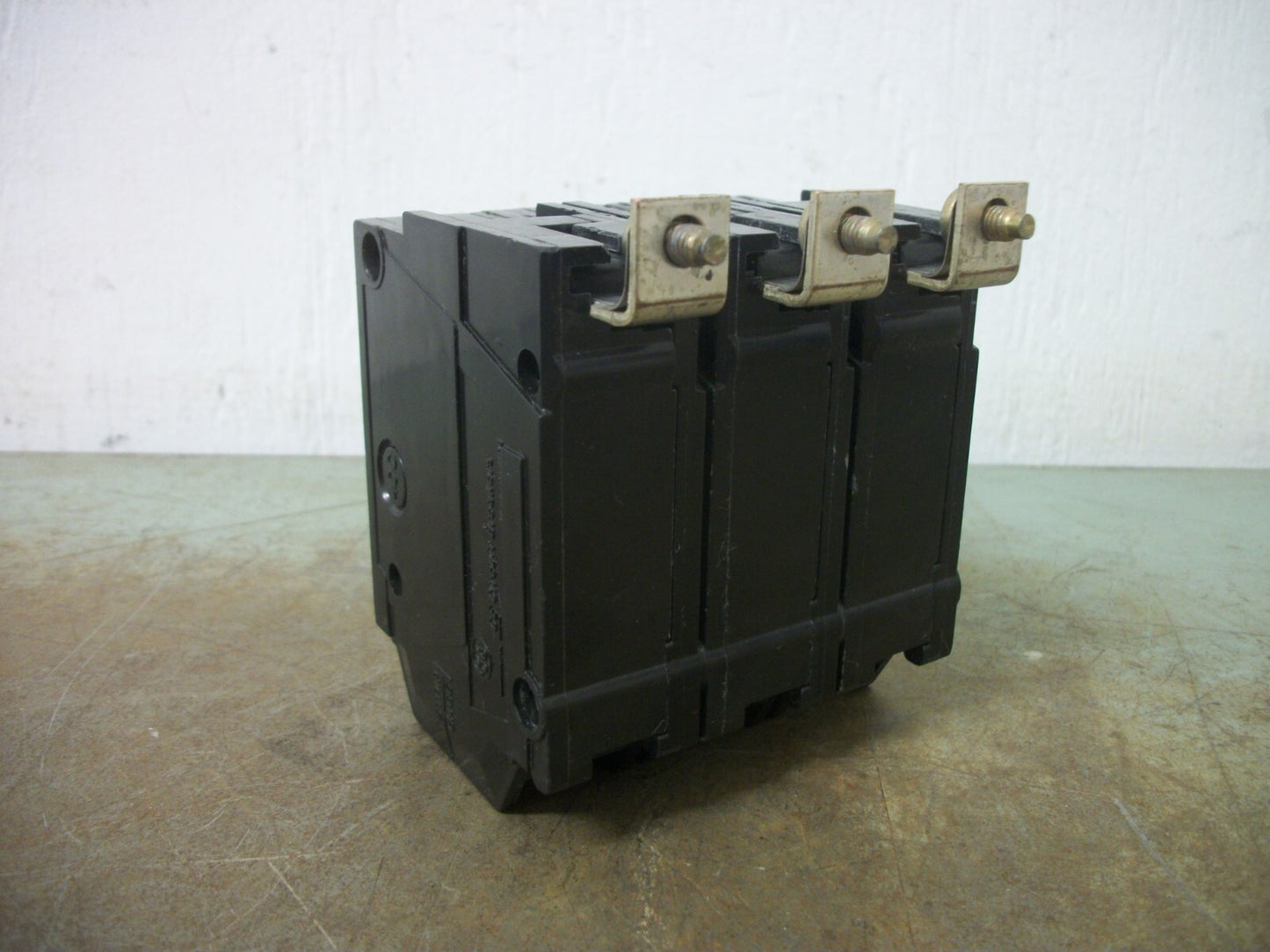 GE THQB CIRCUIT BREAKER THQB32080 80AMP 240VOLT 3POLE OLD