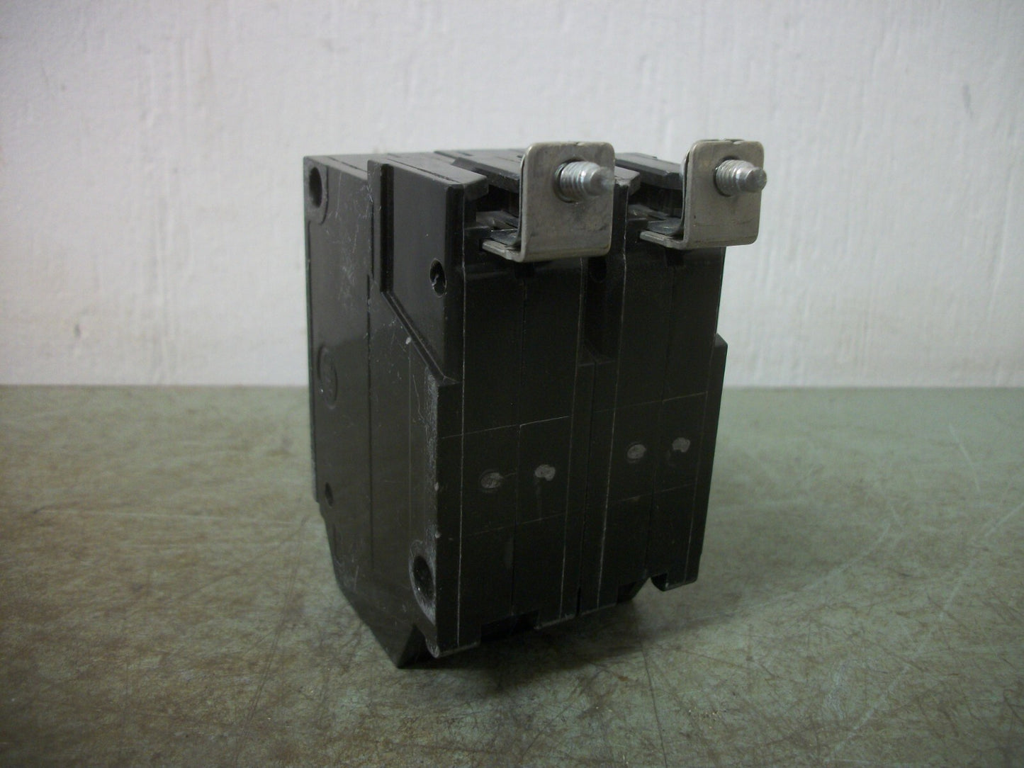 GE THHQB CIRCUIT BREAKER THHQB2135 35AMP 240VOLT 2POLE 22KA