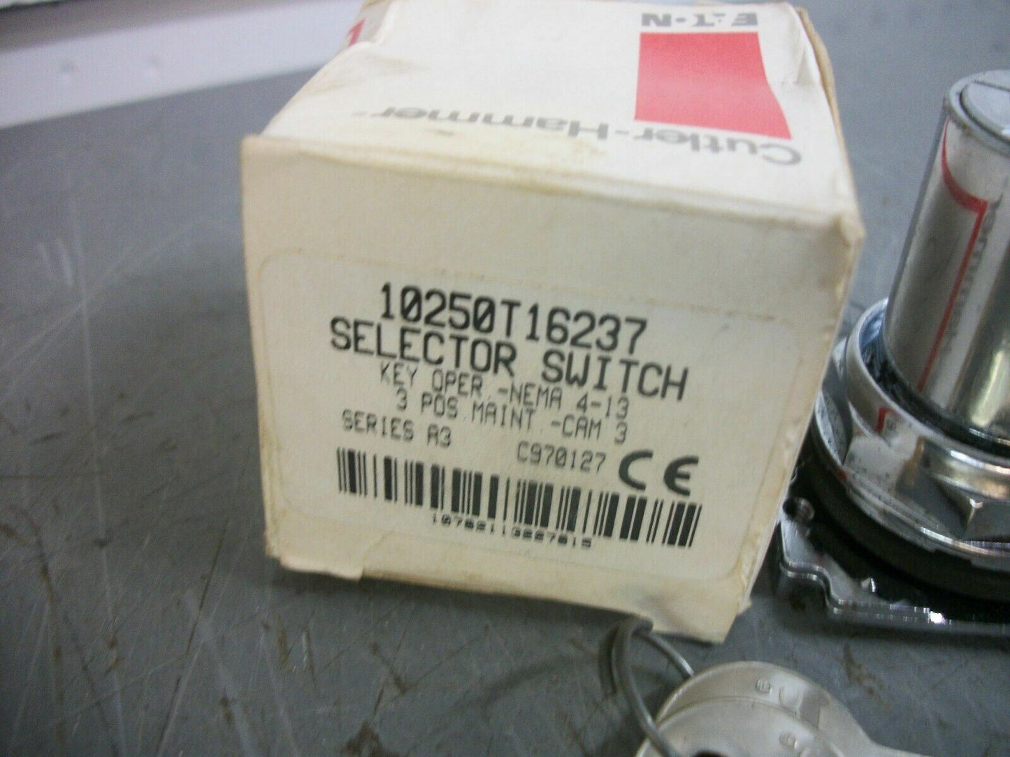 CUTLER-HAMMER 3-POSITION MAINTAINED KEY OPERATED SELECTOR SWITCH 10250T16237 NIB