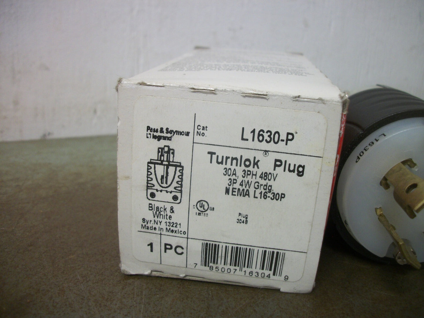 PASS & SEYMOUR LEGRAND TURNLOK PLUG L1630P 30AMP 480VOLT 3PH 3P 4W GRND NIB