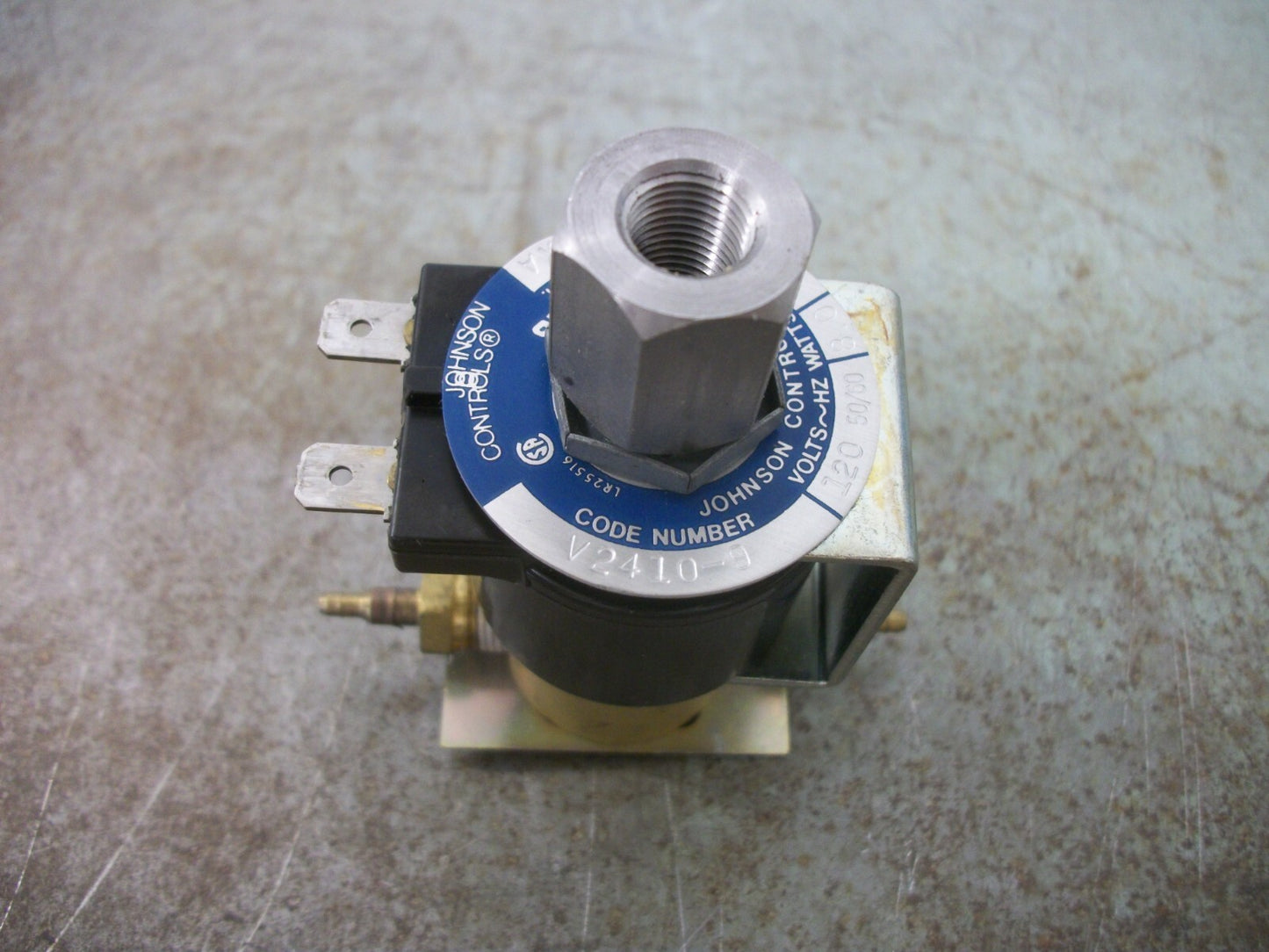 JOHNSON CONTROLS 3/32" 3-WAY SOLENOID VALVE V2410-9 120VCOIL 30PSI 8W