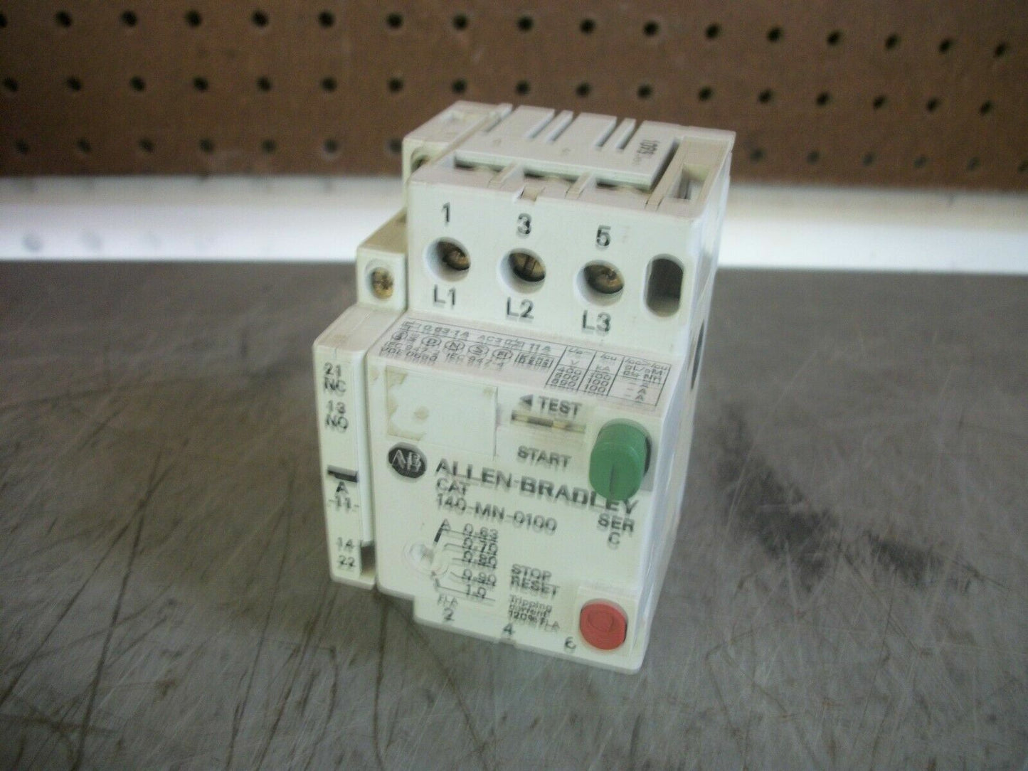 ALLEN-BRADLEY MOTOR CIRCUIT BREAKER 140-MN-0100 0.63-1AMP 600VOLT 3POLE