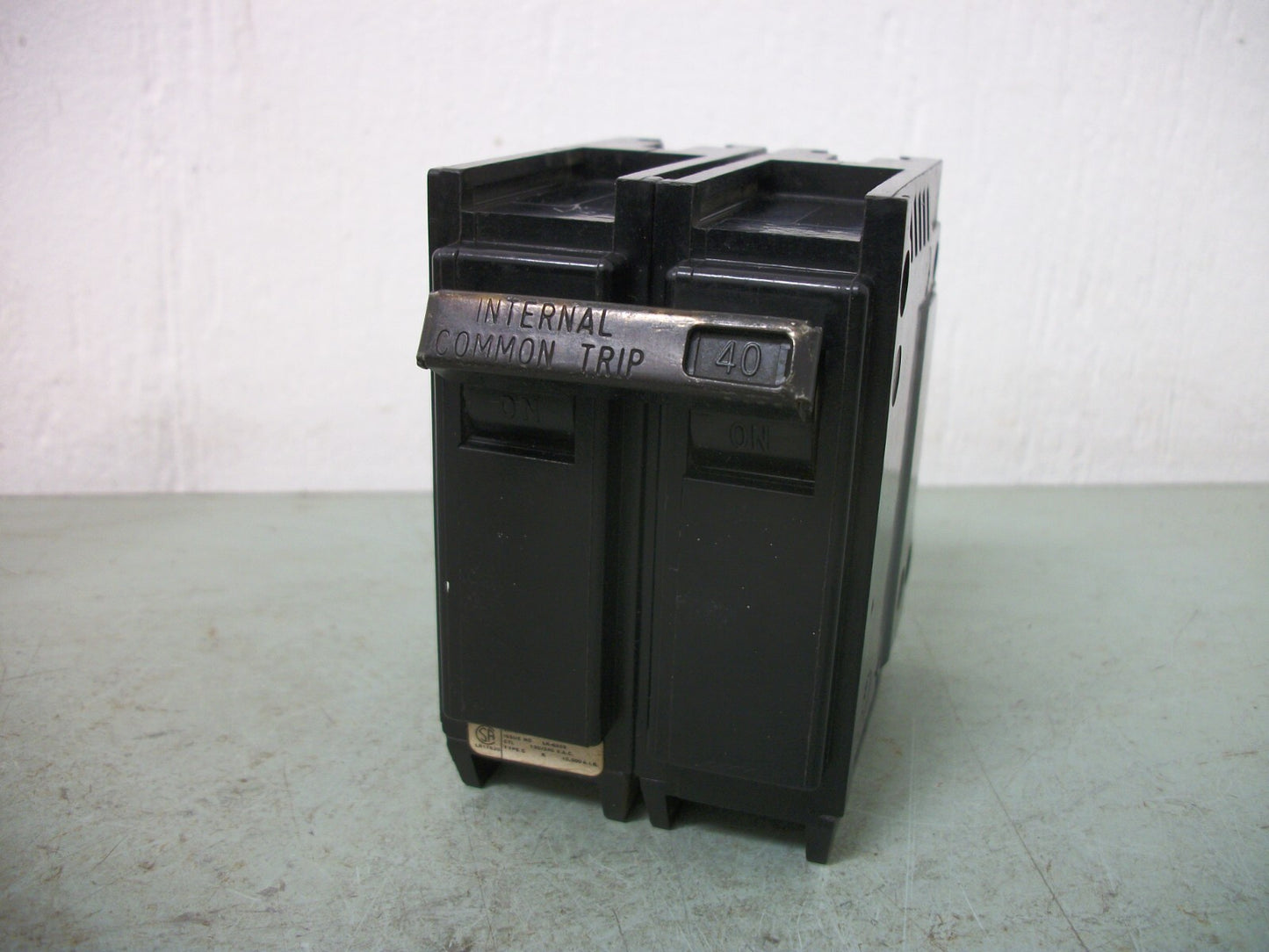 GTE SYLVANIA TYPE C CIRCUIT BREAKER C240 40AMP 240VOLT 2POLE