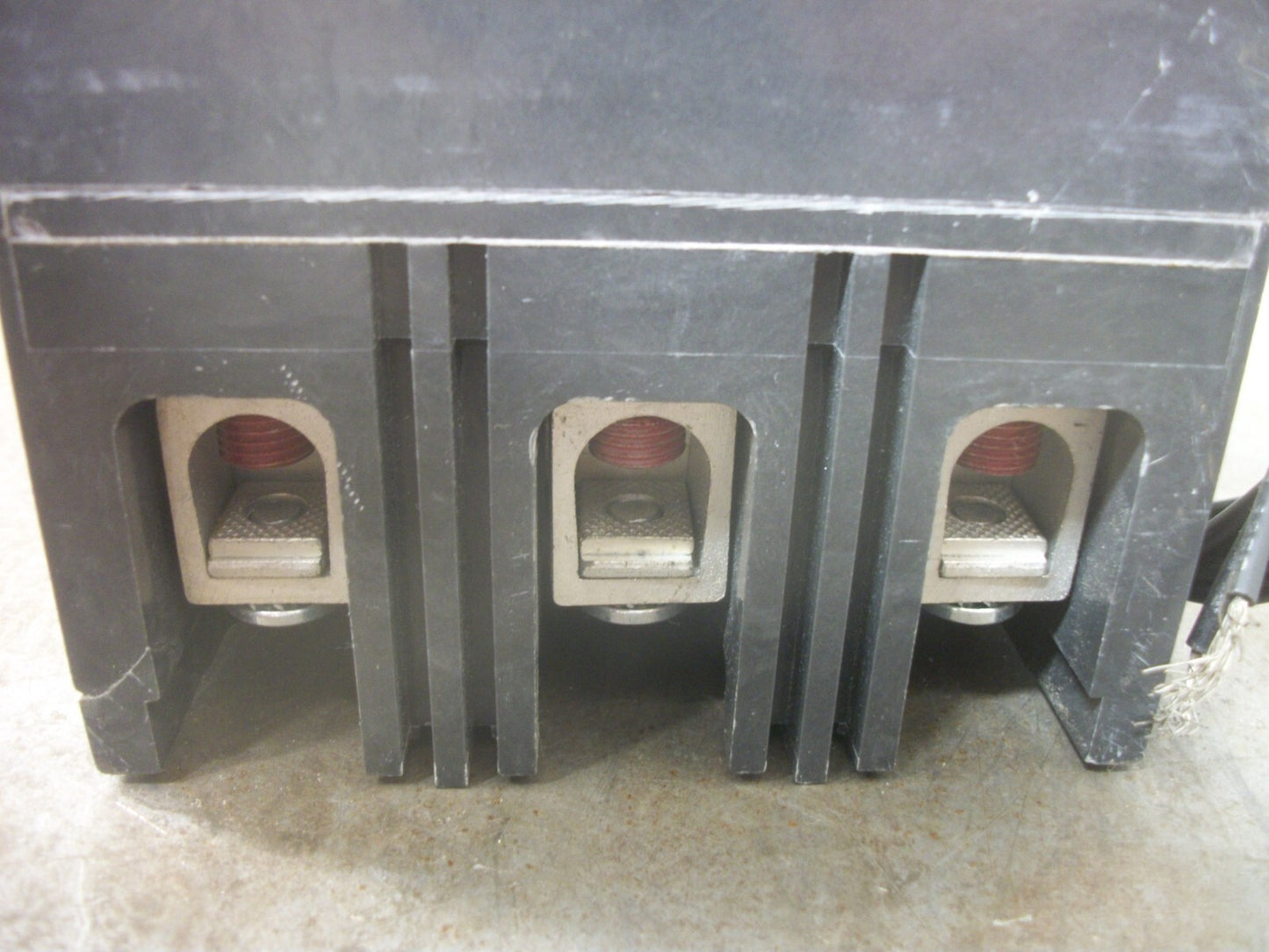 GE TEB CIRCUIT BREAKER TEB132100 100AMP 240VOLT 3POLE GREEN W/SHUNT NOB