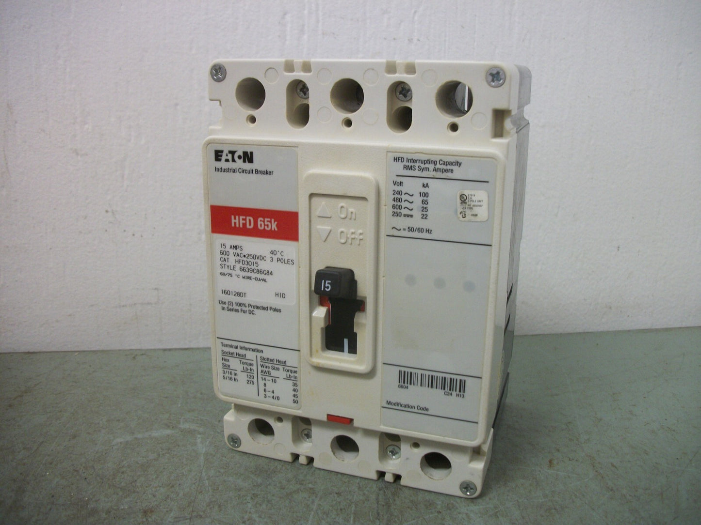 CUTLER-HAMMER HFD CIRCUIT BREAKER HFD3015 15AMP 600VOLT 3POLE RED