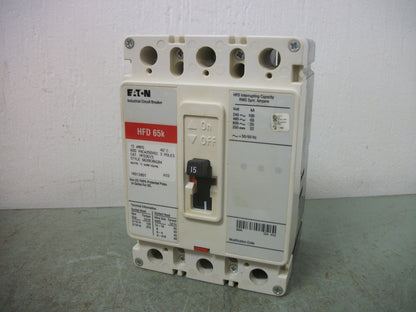 CUTLER-HAMMER HFD CIRCUIT BREAKER HFD3015 15AMP 600VOLT 3POLE RED