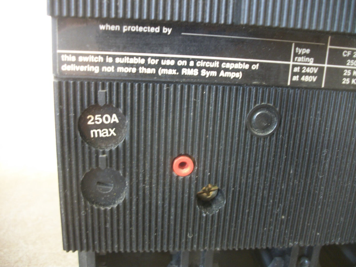 MERLIN GERIN COMPACT CF 250NA CIRCUIT BREAKER 37018 250AMP 480VOLT 3POLE