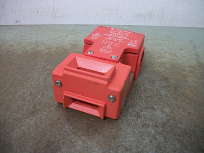 ALLEN-BRADLEY GUARDMASTER TROJAN 5 SAFETY SWITCH 440K-T11089