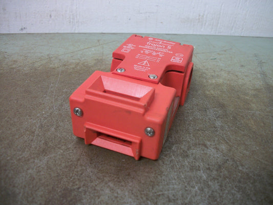 ALLEN-BRADLEY GUARDMASTER TROJAN 5 SAFETY SWITCH 440K-T11089