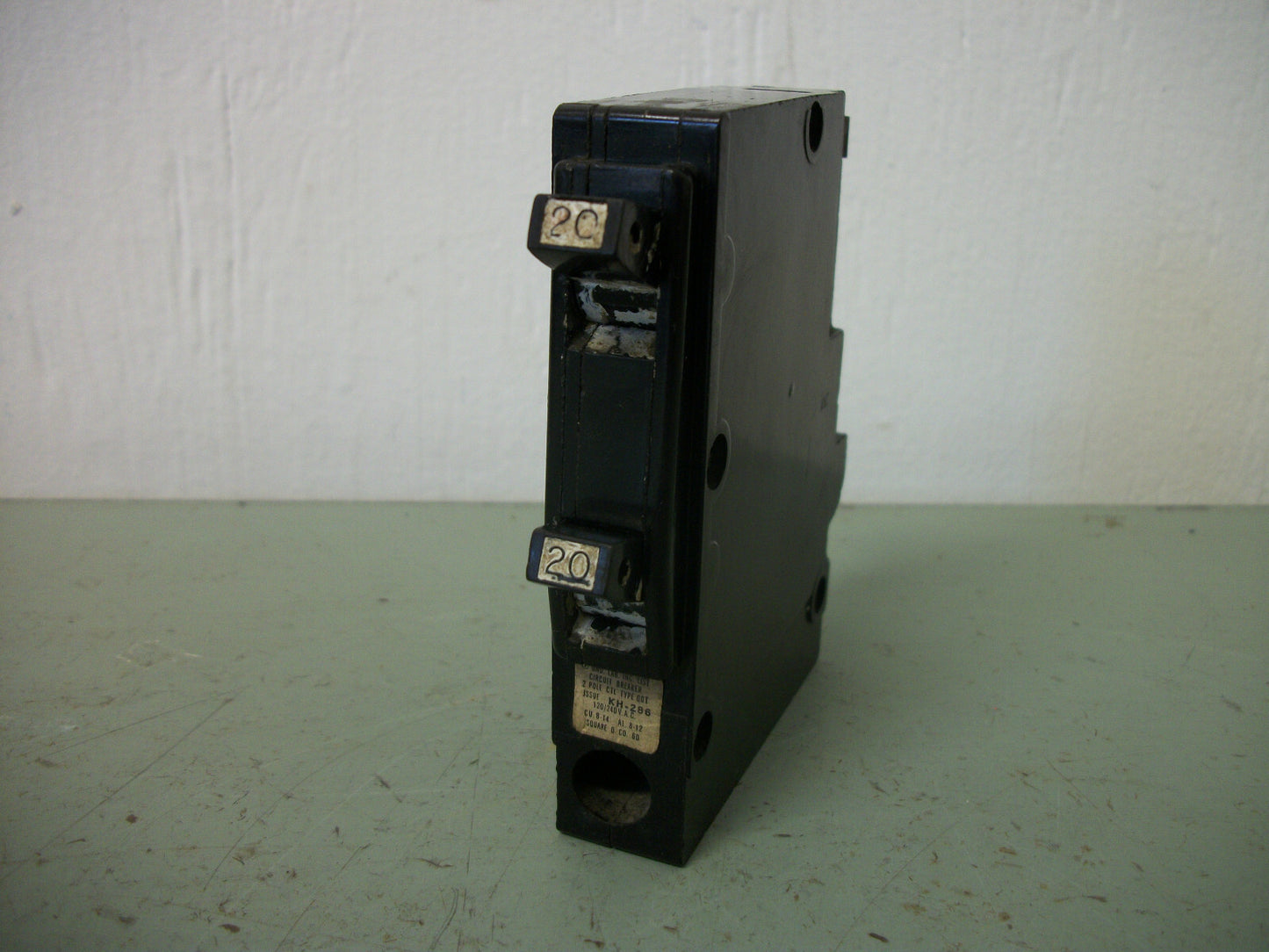 SQUARE D QOT CIRCUIT BREAKER QOT2020 20AMP 240VOLT 2POLE HOOK