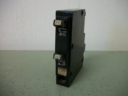 SQUARE D QOT CIRCUIT BREAKER QOT2020 20AMP 240VOLT 2POLE HOOK