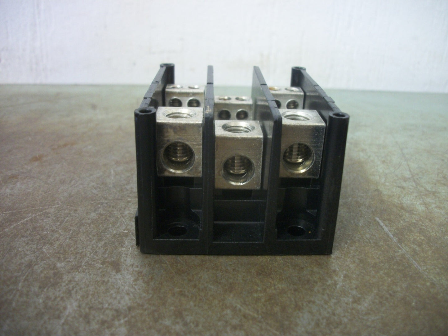 ALLEN-BRADLEY POWER TERMINAL BLOCK 1492-PDM3141 115AMP 600VOLT 3POLE NOB