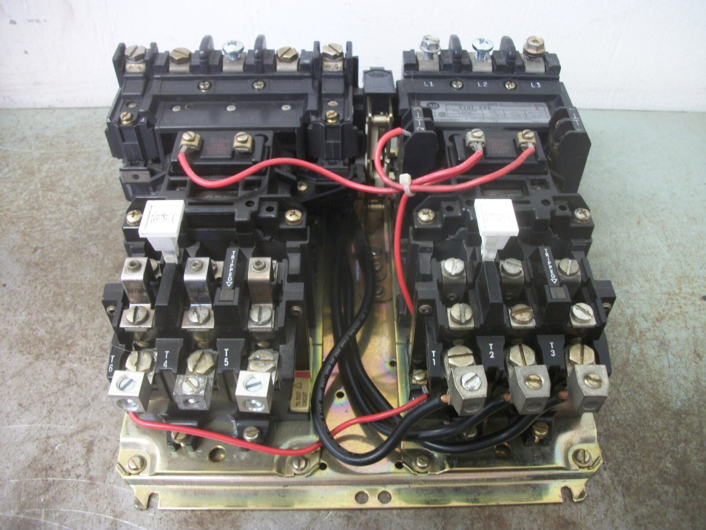 ALLEN-BRADLEY TWO-SPEED SIZE 2 MOTOR STARTER 520F-COD 120VCOIL 3PH 600V 25HP