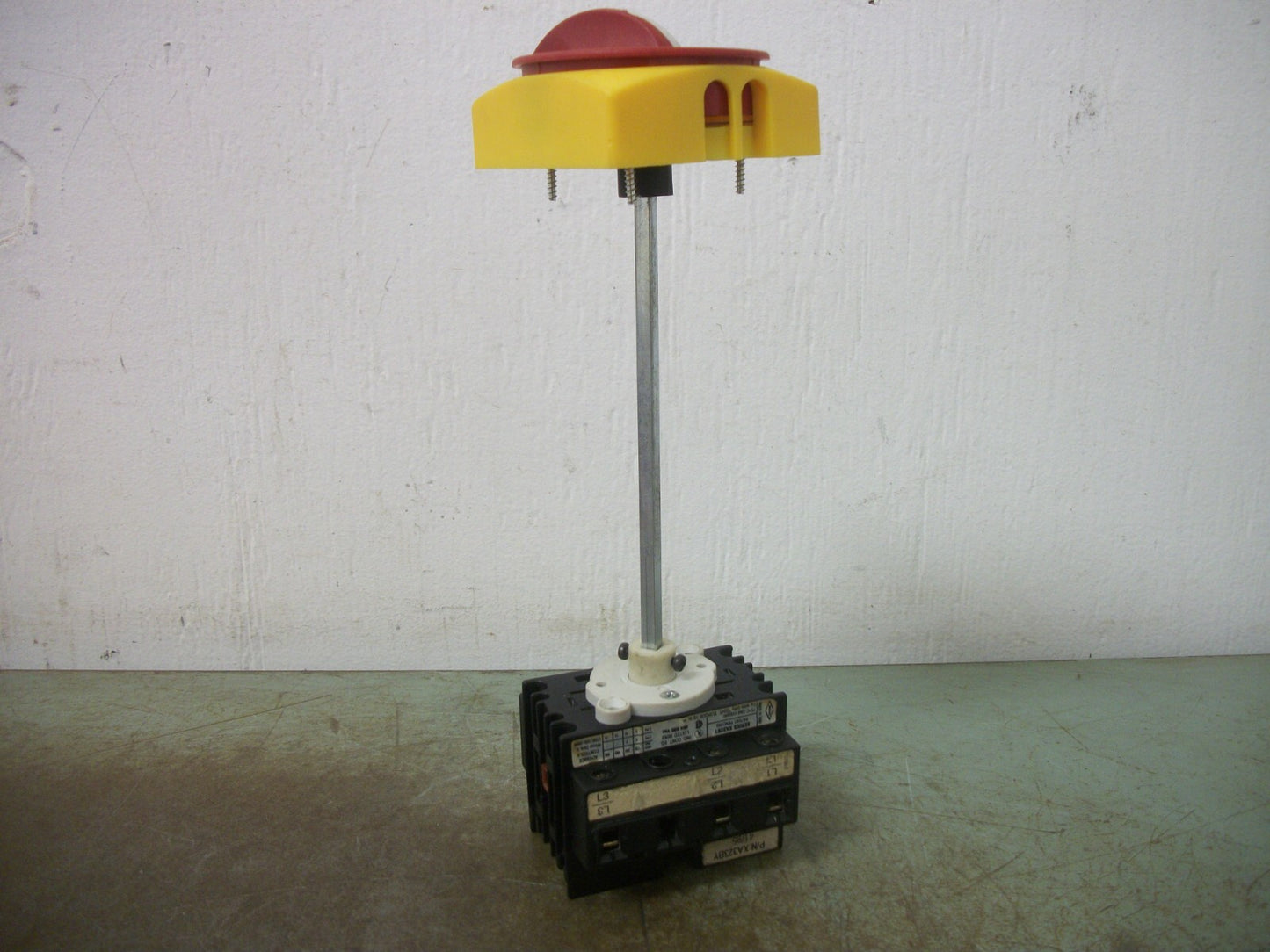 SIEMENS DISCONNECT SWITCH XA32BY 40AMP 600VOLT 3POLE W/HANDLE