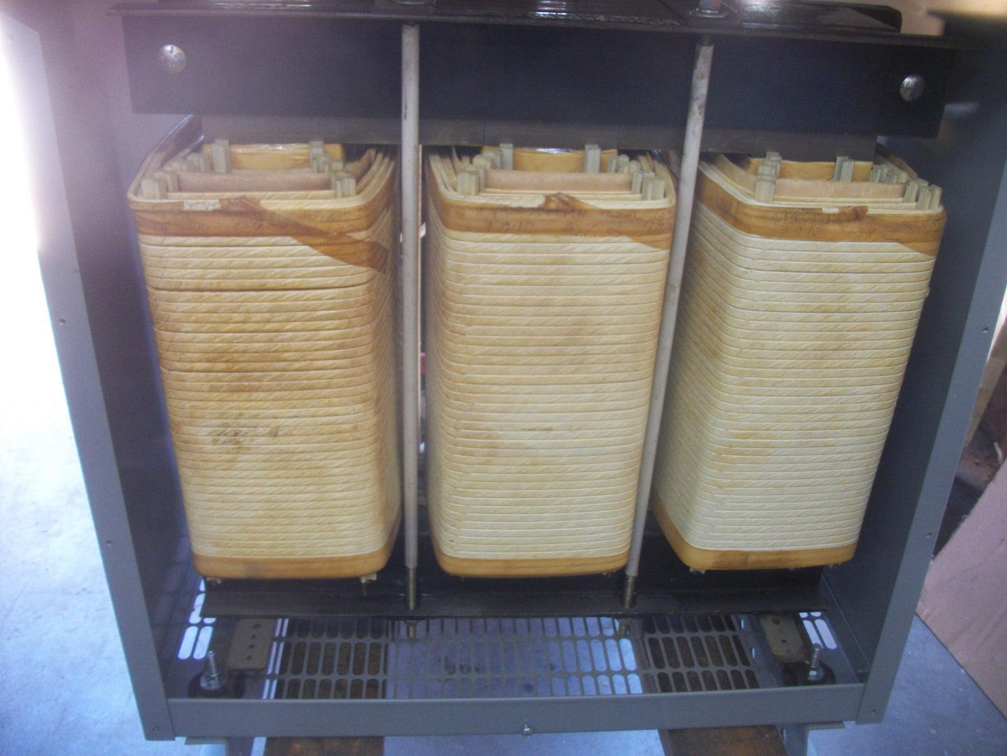 HAMMOND 75KVA 3PH TRANSFORMER TYPE 3R NMK075KD HV 480 LV 240