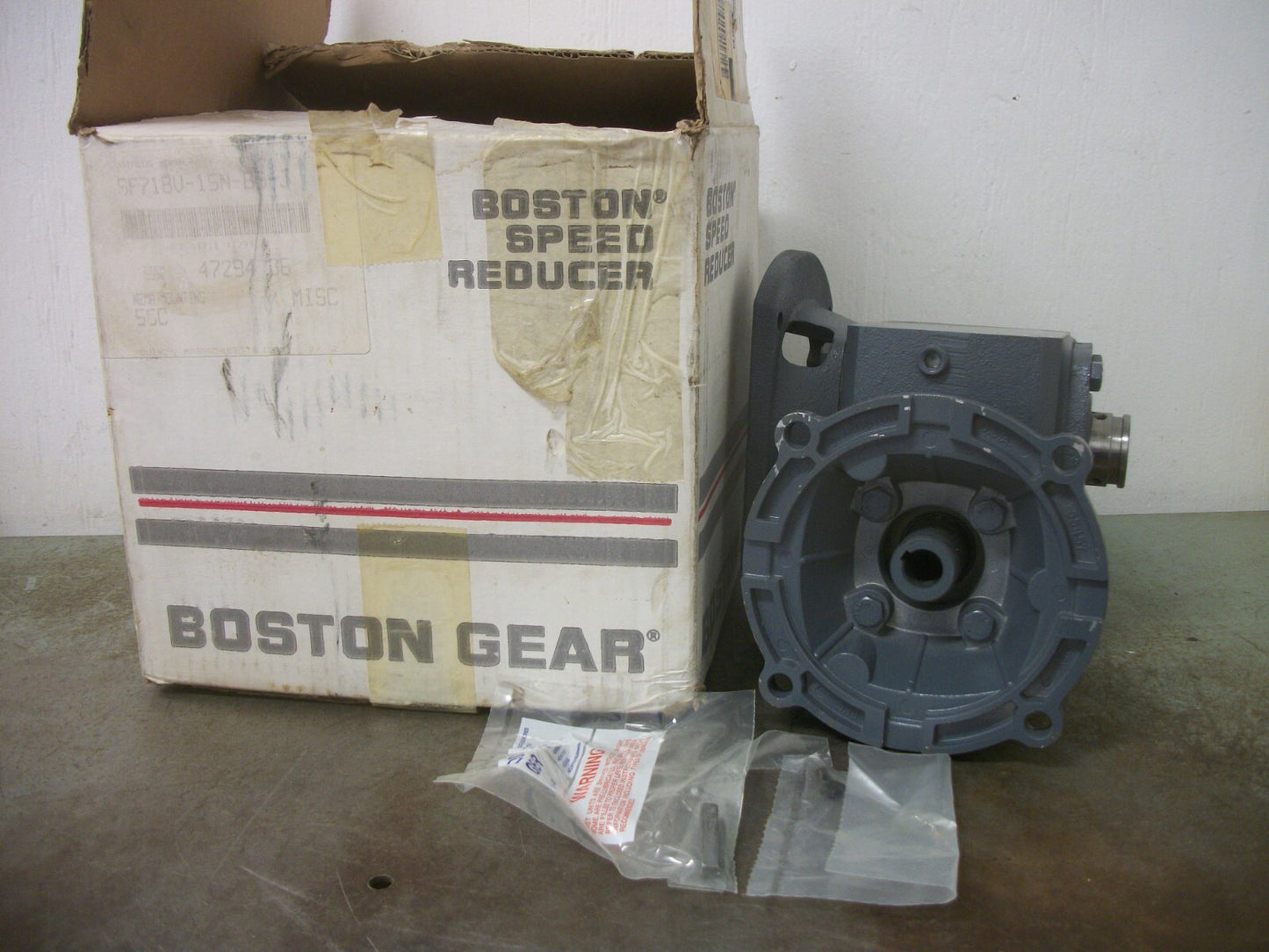 BOSTON GEAR .91HP SPEED REDUCER SF718V15NB5J 1.0 SF @ 1750RPM 15 RATIO NIB