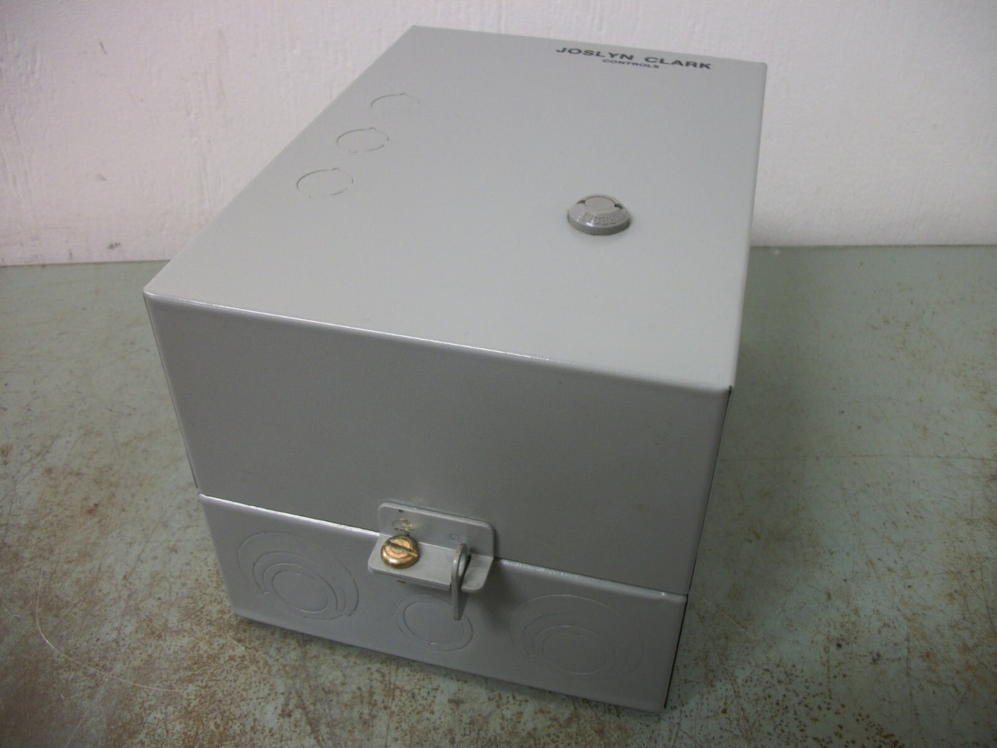 JOSLYN CLARK ENCL SIZE 00 MOTOR STARTER T13U03A 9AMP 480VCOIL 3PH 600V 2HP NOB