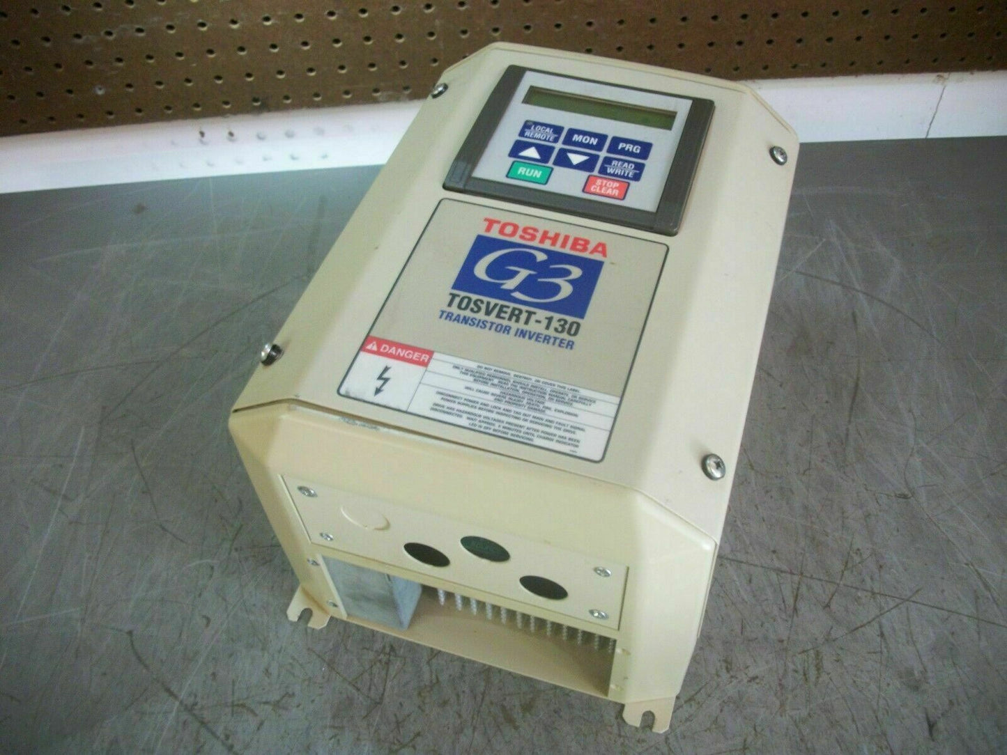 TOSHIBA G3 TOSVERT-130 3HP TRANSISTOR INVERTER DRIVE VT130G3U2035 3.5kVA 230V