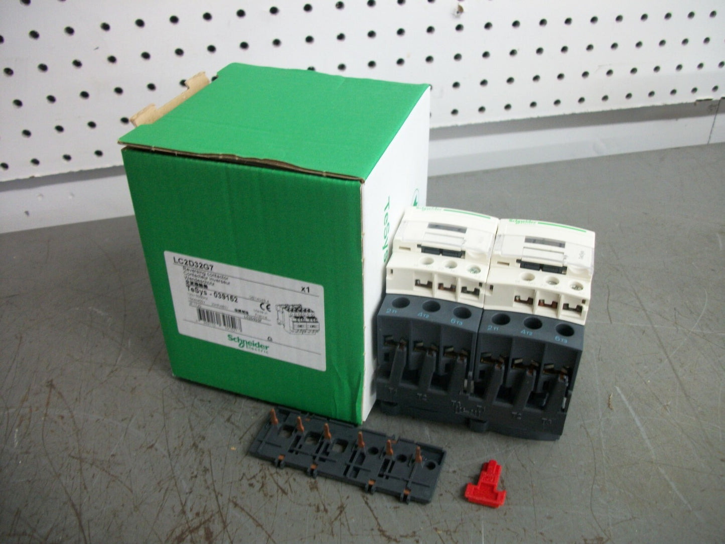 TELEMECANIQUE REV CONTACTOR LC2D32G7 120VCOIL 50AMP 3PH 600V 25HP