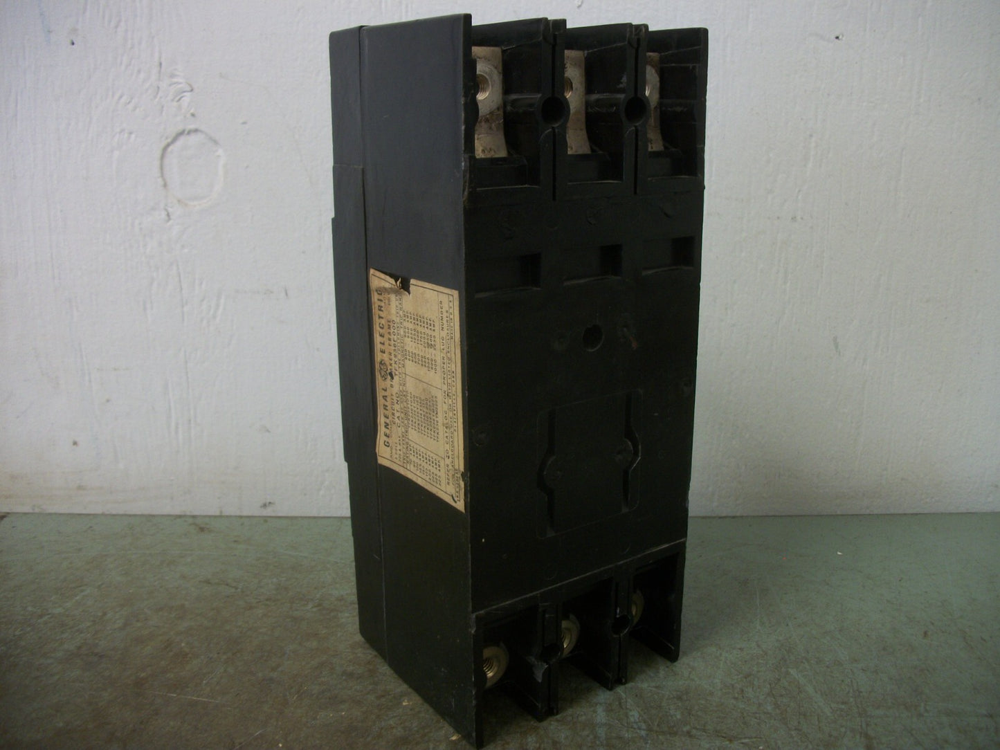 GE TFK CIRCUIT BREAKER TFK236F000 225AMP 600VOLT 3POLE W/100A TRIP