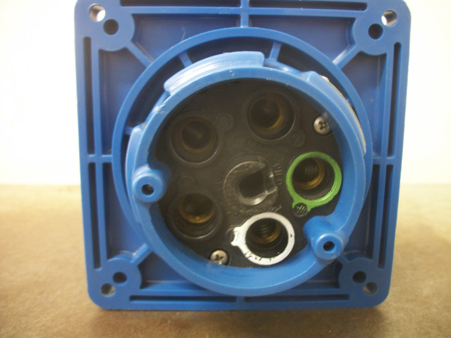 HUBBELL PIN & SLEEVE RECEPTACLE HBL560R9W 60AMP 120/208VOLT 3PH 3P+N+GRND