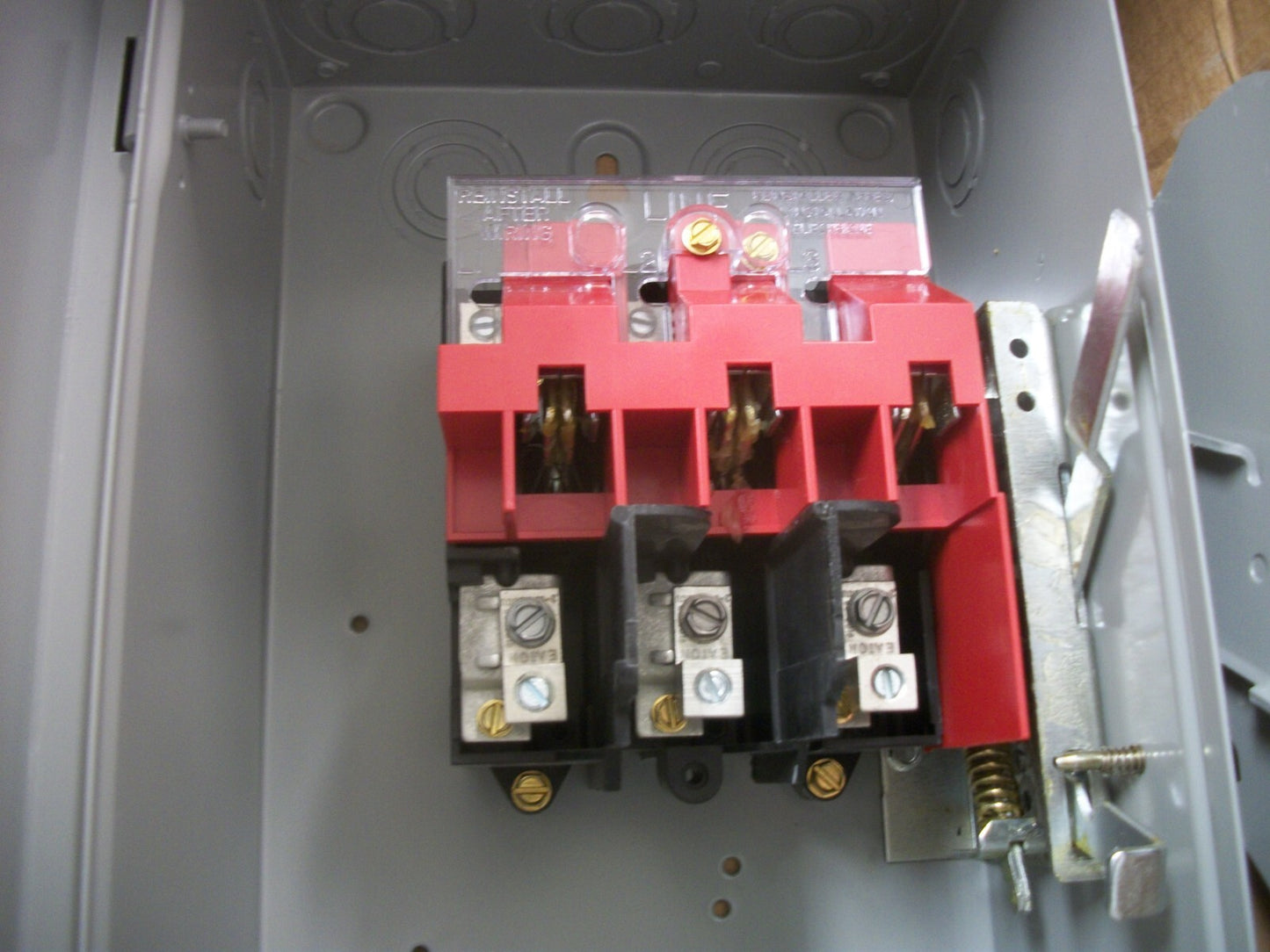 CUTLER-HAMMER DISCONNECT TYPE 1 DH361UGK 30AMP 600VOLT 3POLE NON-FUSIBLE NIB