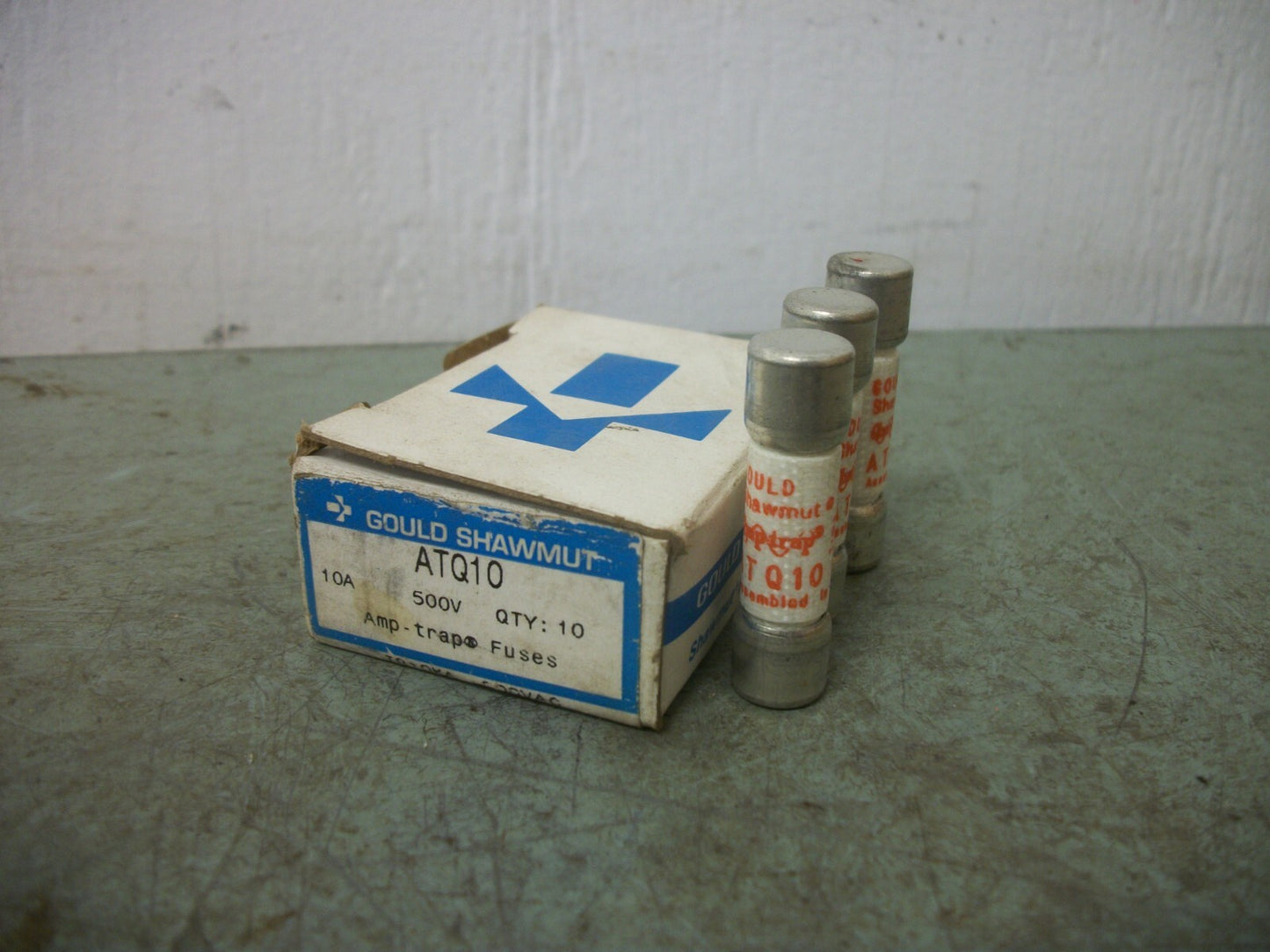 GOULD SHAWMUT BOX OF 3 AMP-TRAP FUSES ATQ10 10AMP 500VOLT NIB